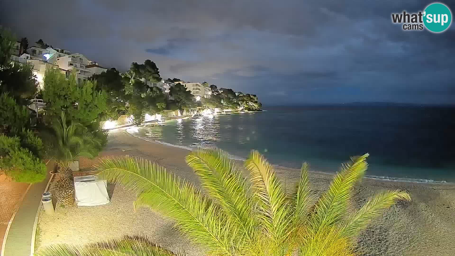 Web kamera Plaža Lučica Brela – Pogled uživo na jadransku obalu