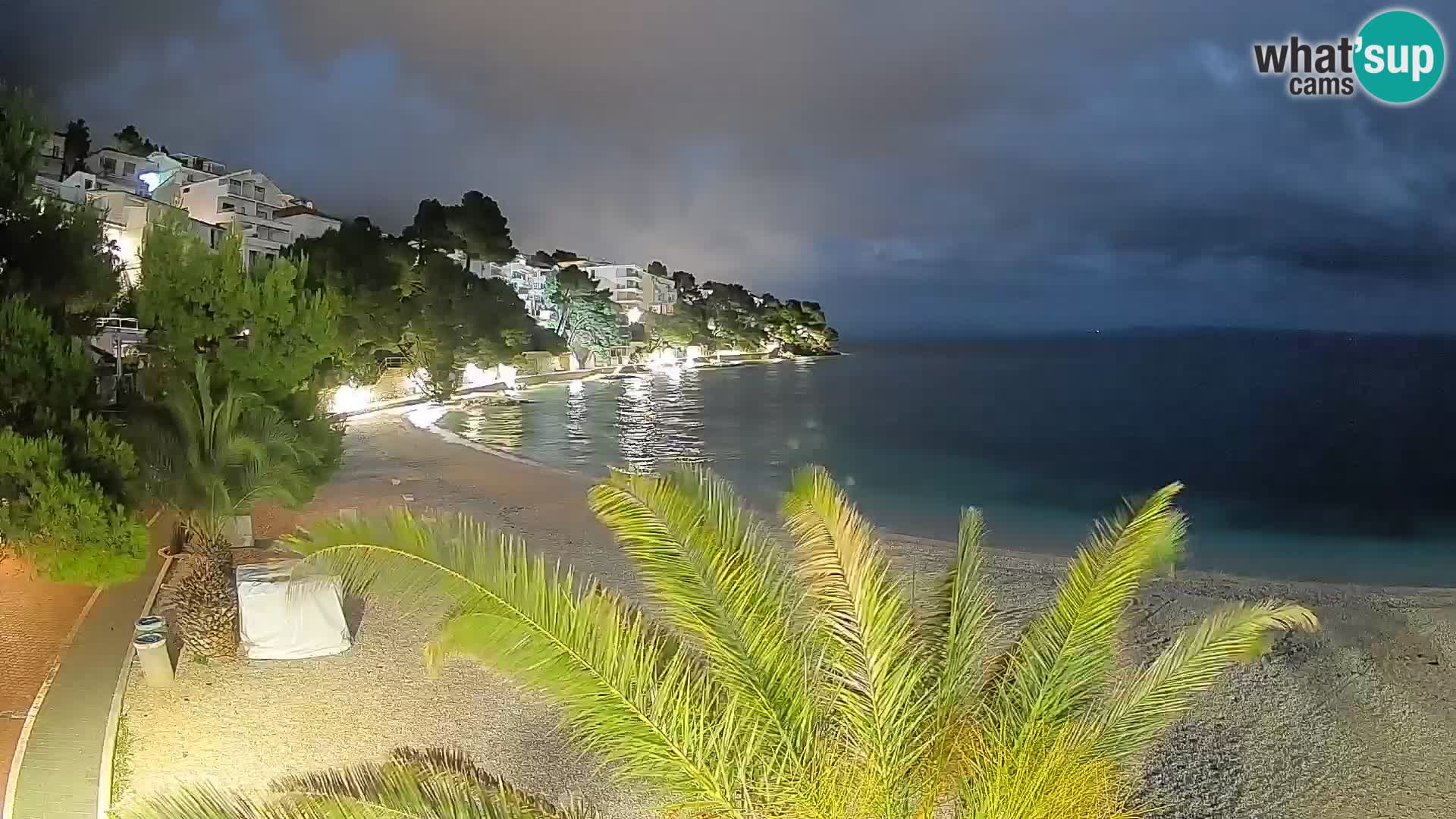 Web kamera Plaža Lučica Brela – Pogled uživo na jadransku obalu