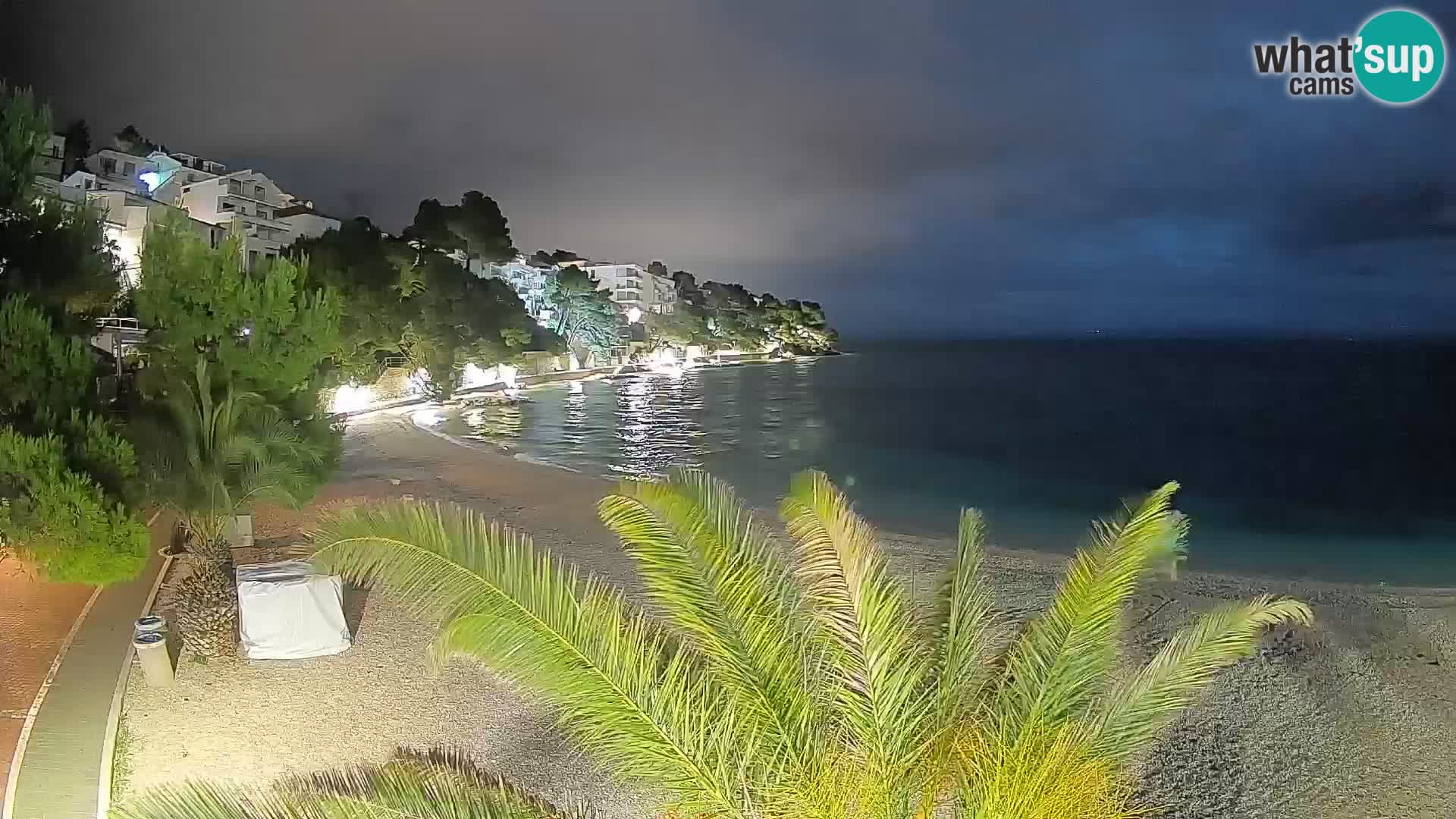 Spletna kamera Plaža Lučica Brela – Pogled v živo na Jadransko obalo