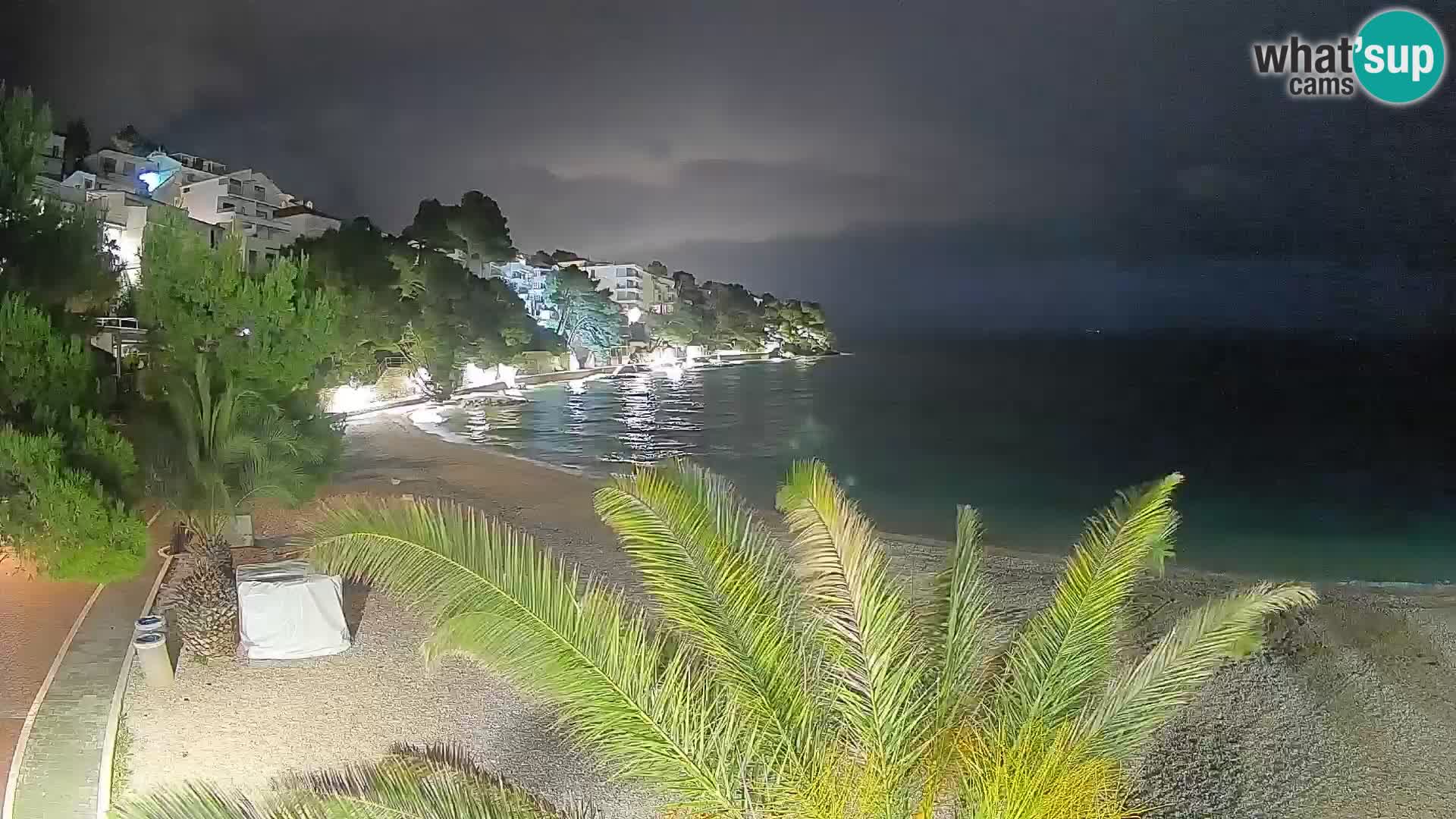 Spletna kamera Plaža Lučica Brela – Pogled v živo na Jadransko obalo