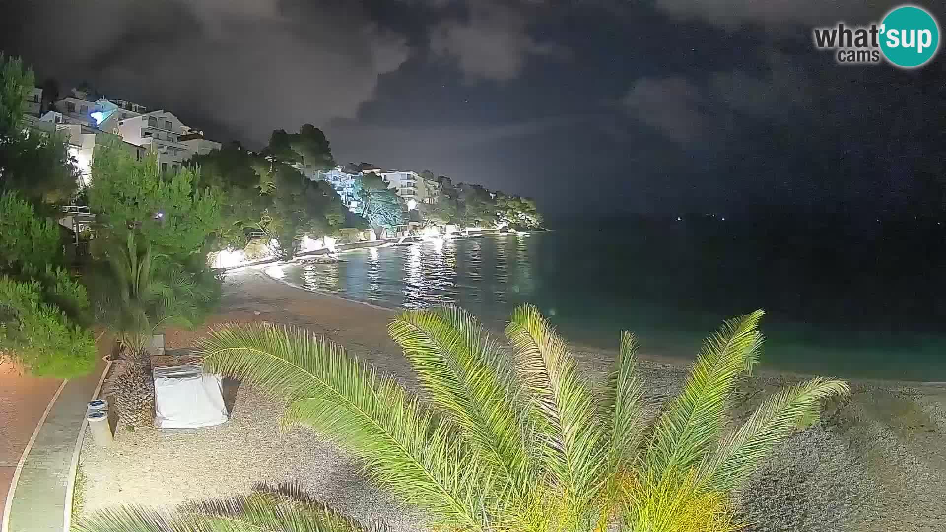 Web kamera Plaža Lučica Brela – Pogled uživo na jadransku obalu