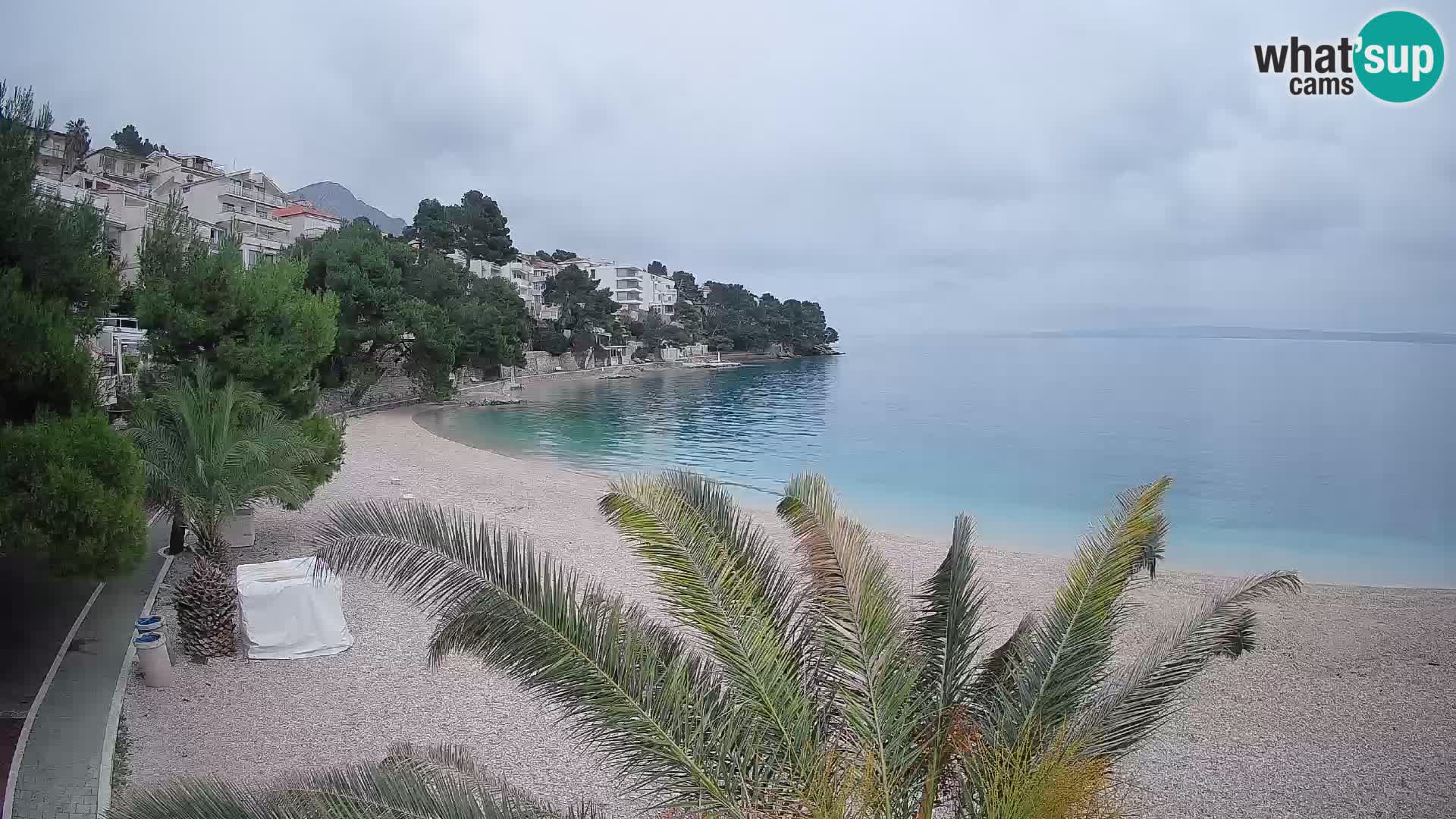 Web kamera Plaža Lučica Brela – Pogled uživo na jadransku obalu