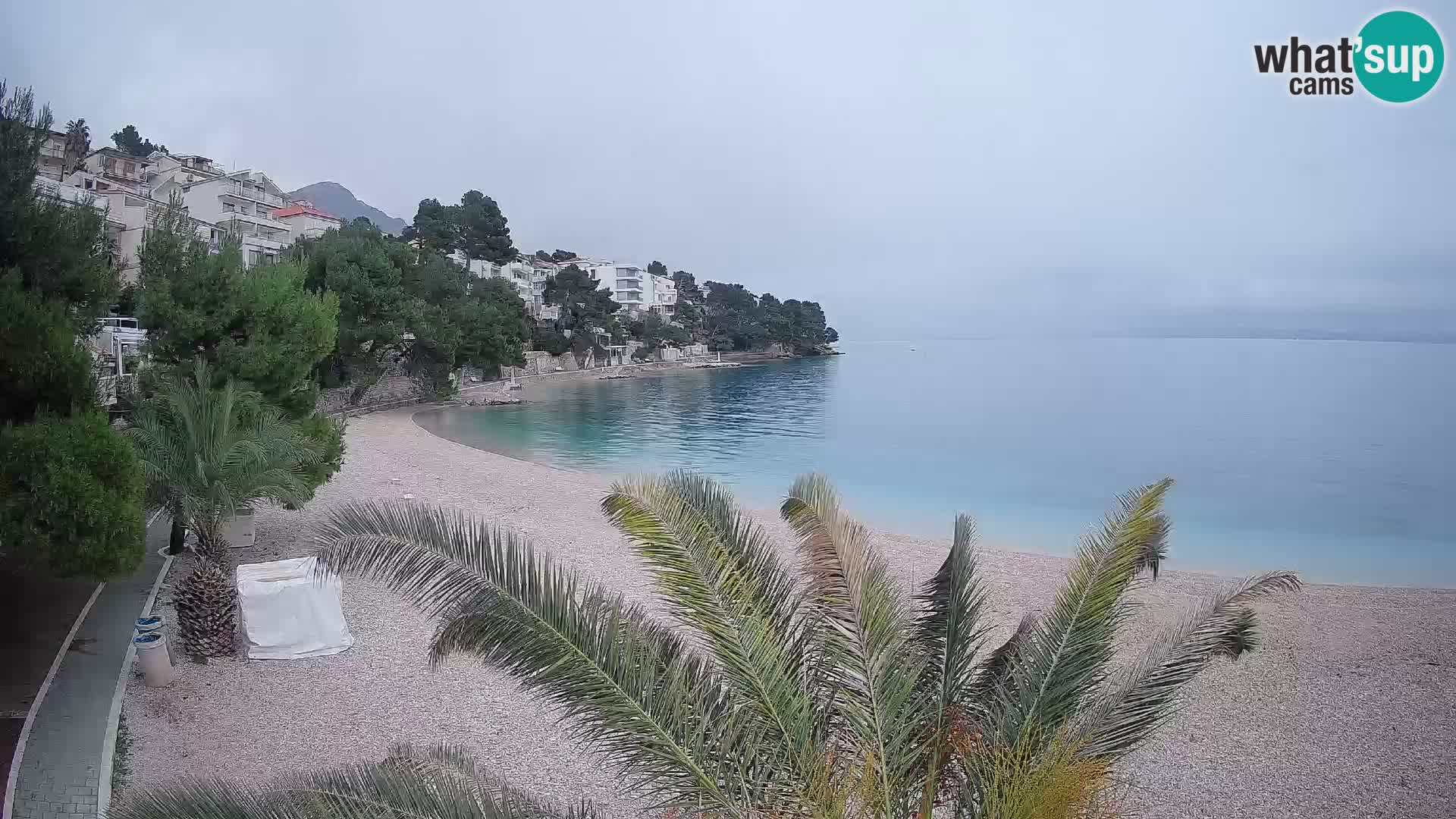 Spletna kamera Plaža Lučica Brela – Pogled v živo na Jadransko obalo