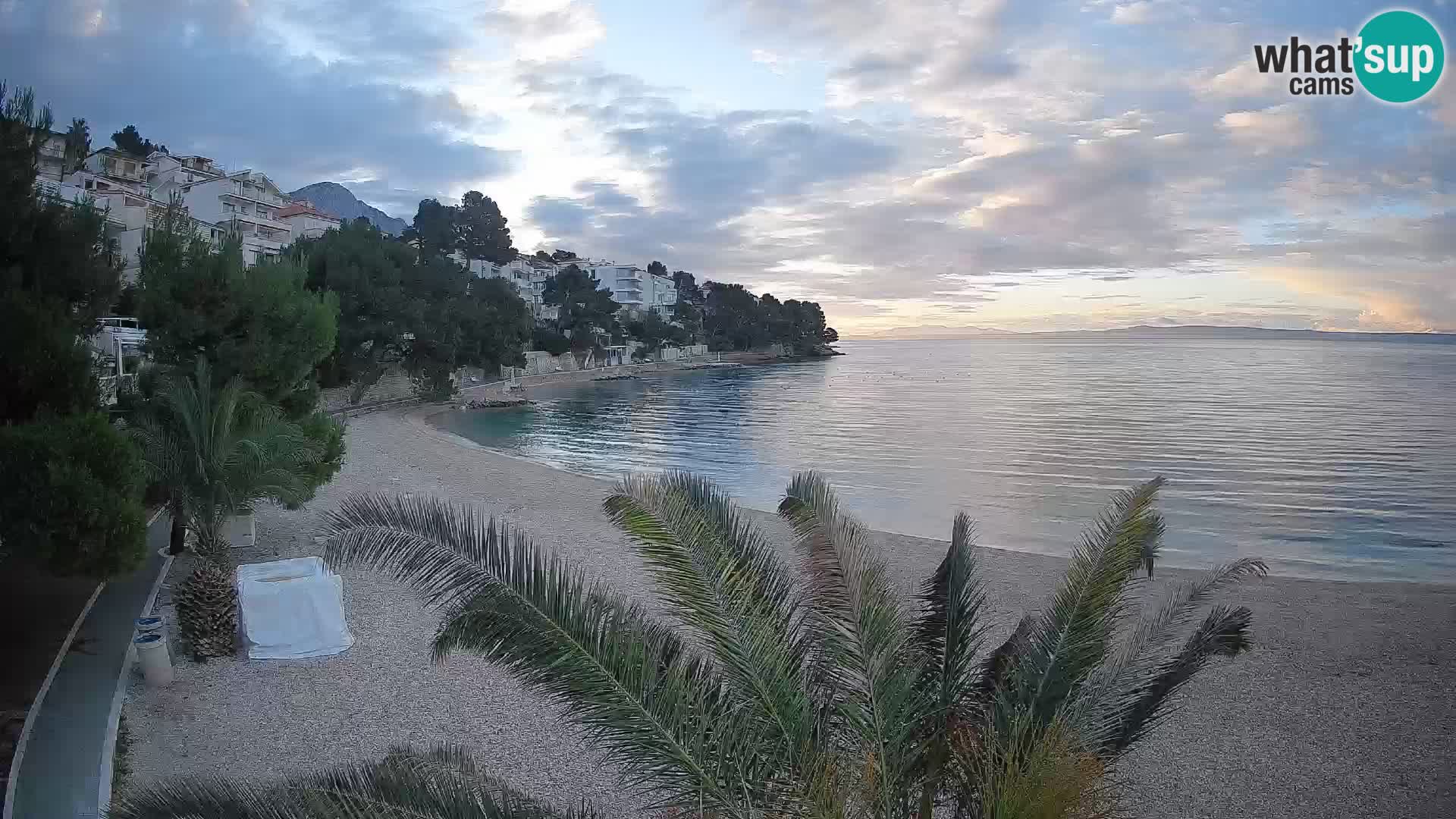 Spletna kamera Plaža Lučica Brela – Pogled v živo na Jadransko obalo
