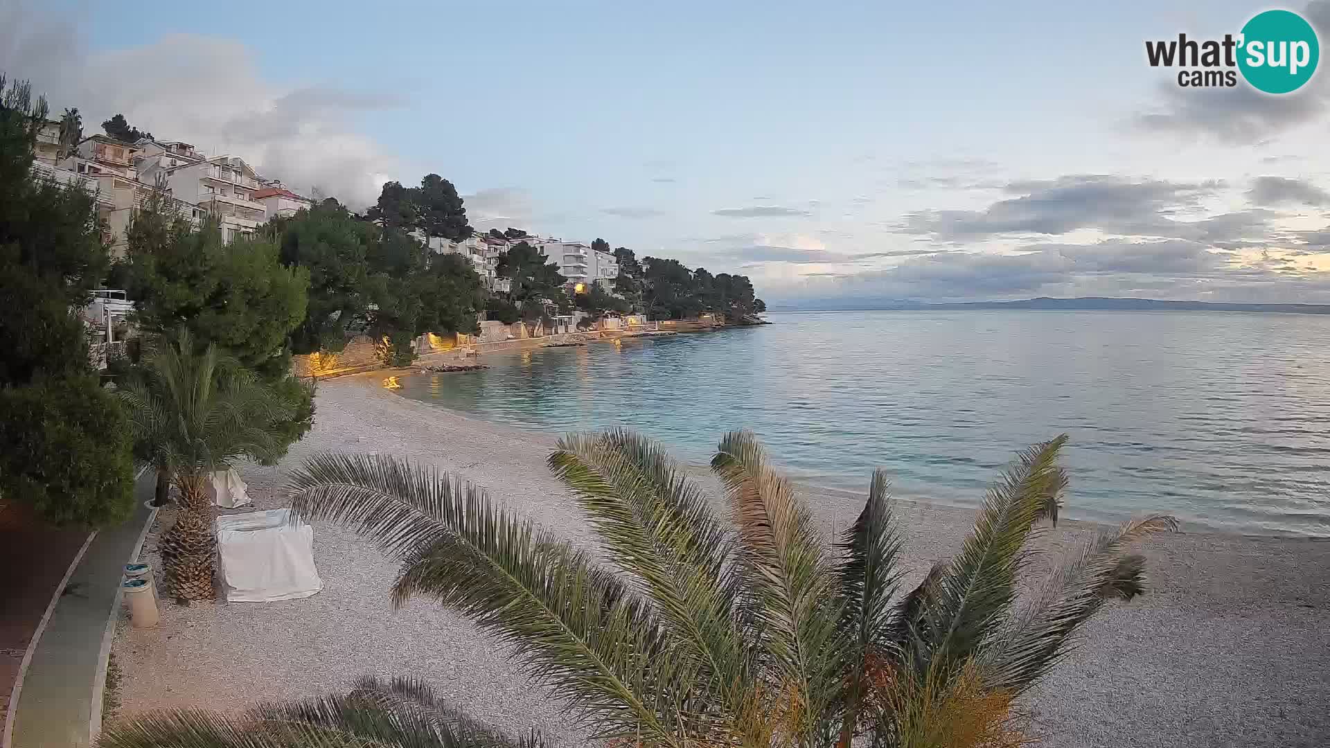 Spletna kamera Plaža Lučica Brela – Pogled v živo na Jadransko obalo