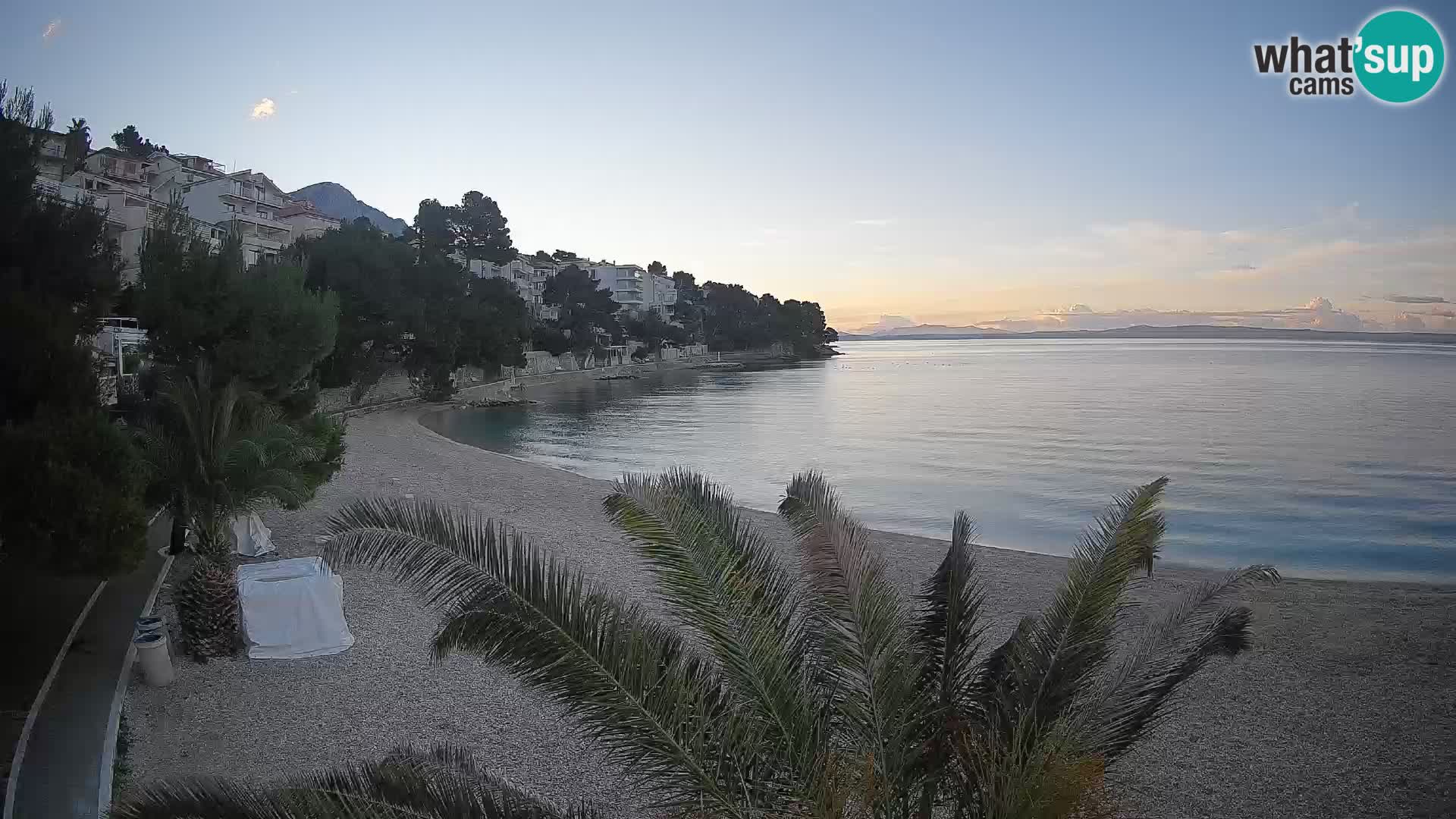 Web kamera Plaža Lučica Brela – Pogled uživo na jadransku obalu