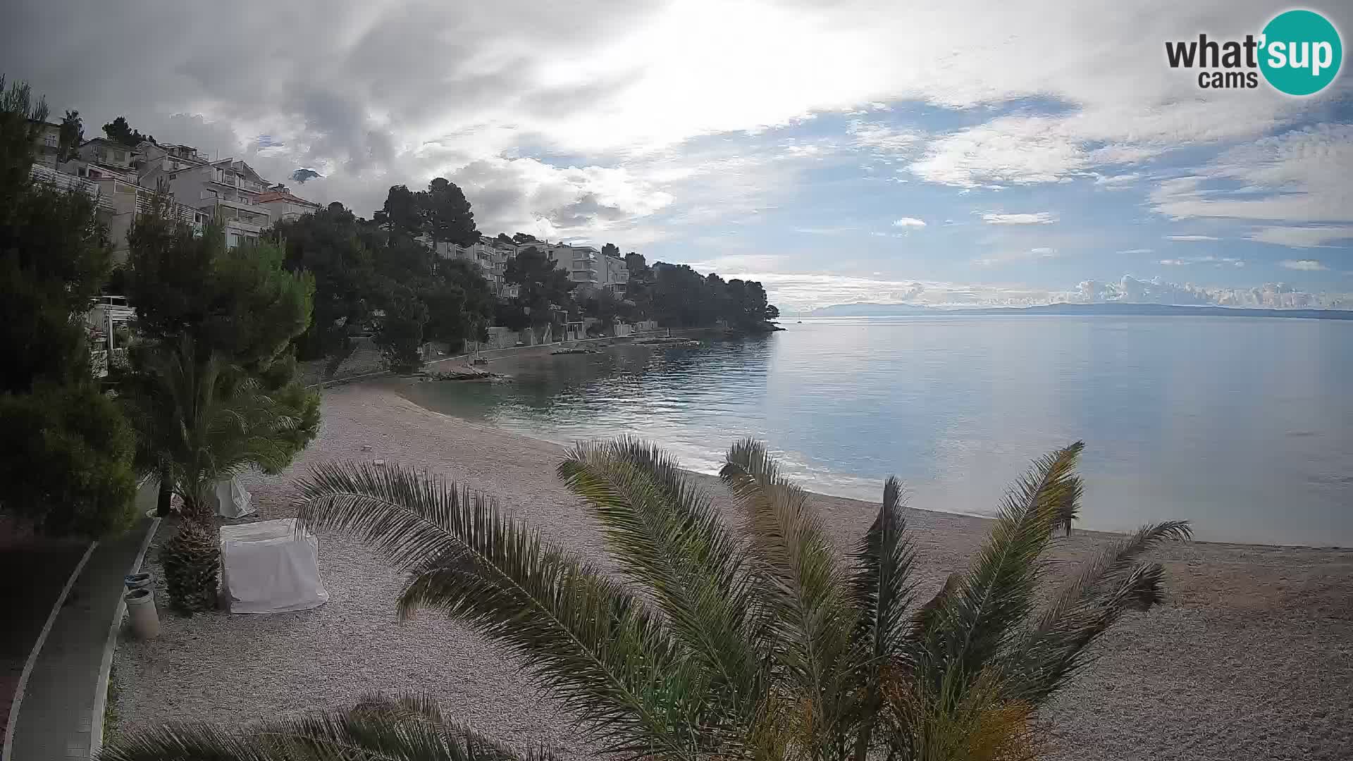 Web kamera Plaža Lučica Brela – Pogled uživo na jadransku obalu