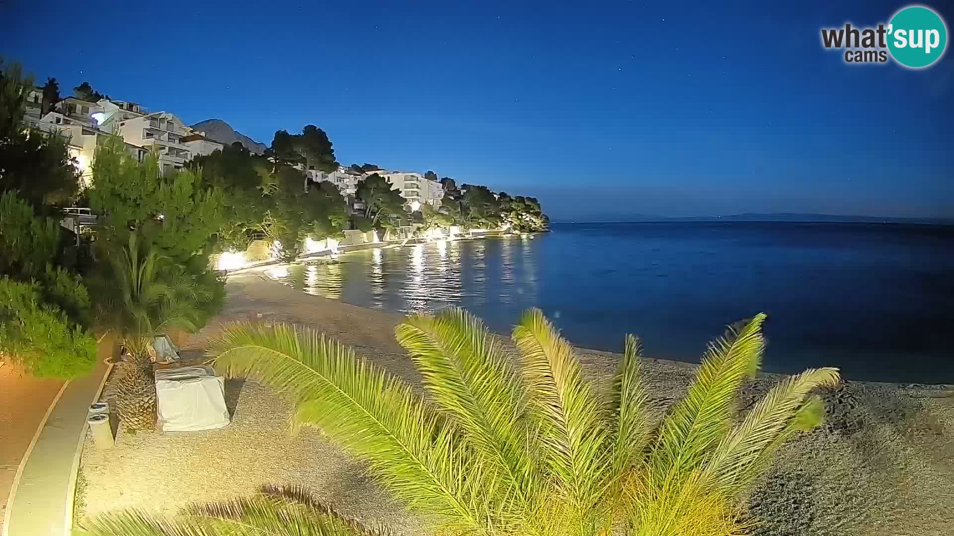 Spletna kamera Plaža Lučica Brela – Pogled v živo na Jadransko obalo