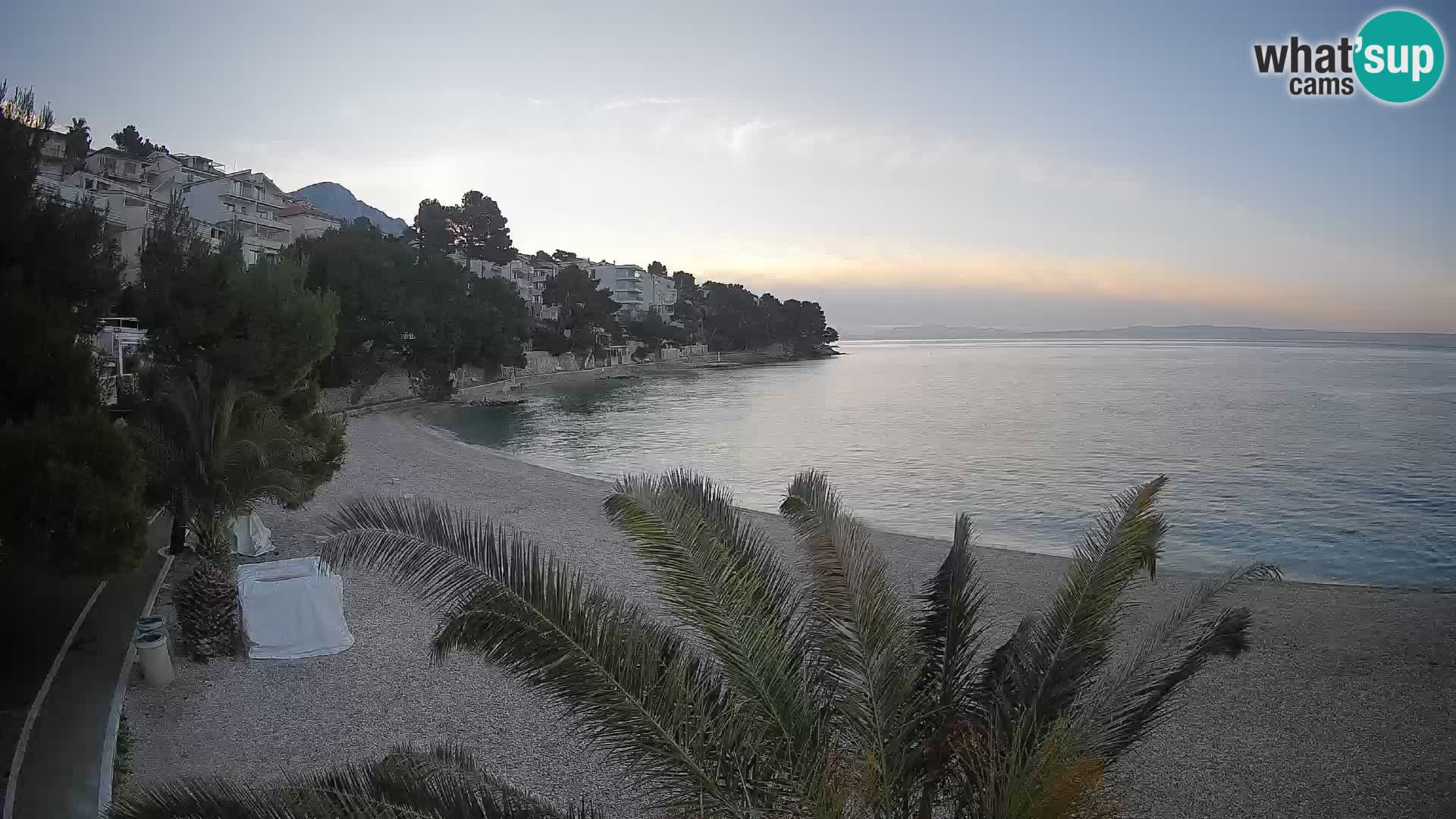 Web kamera Plaža Lučica Brela – Pogled uživo na jadransku obalu