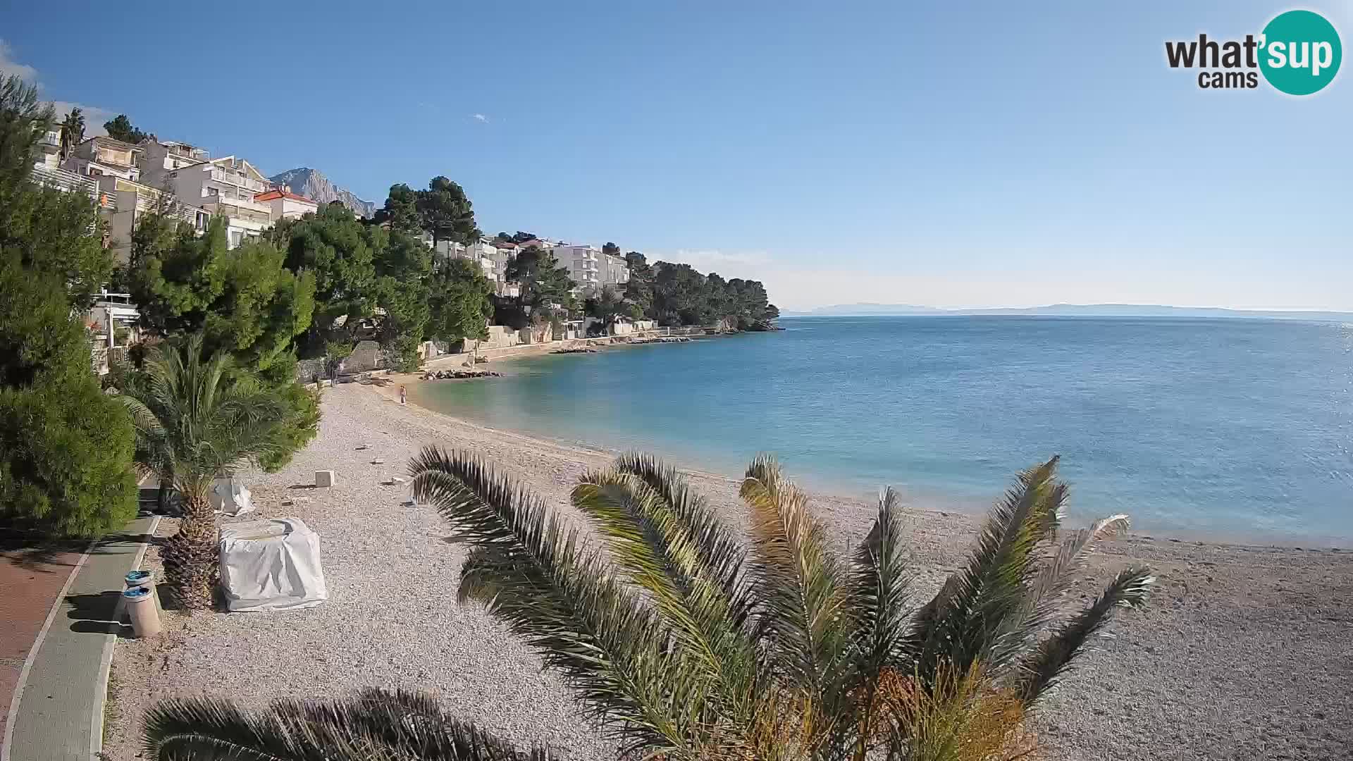 Spletna kamera Plaža Lučica Brela – Pogled v živo na Jadransko obalo