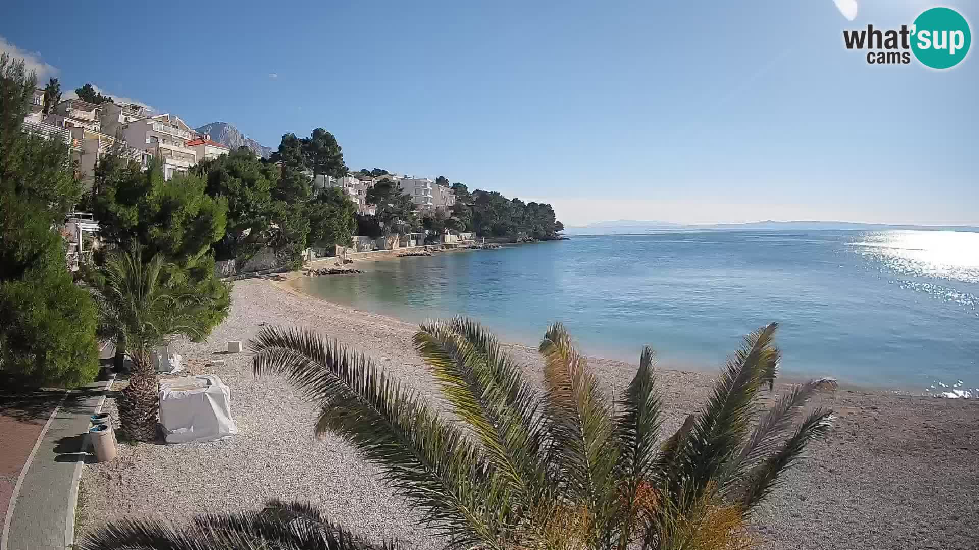 Web kamera Plaža Lučica Brela – Pogled uživo na jadransku obalu