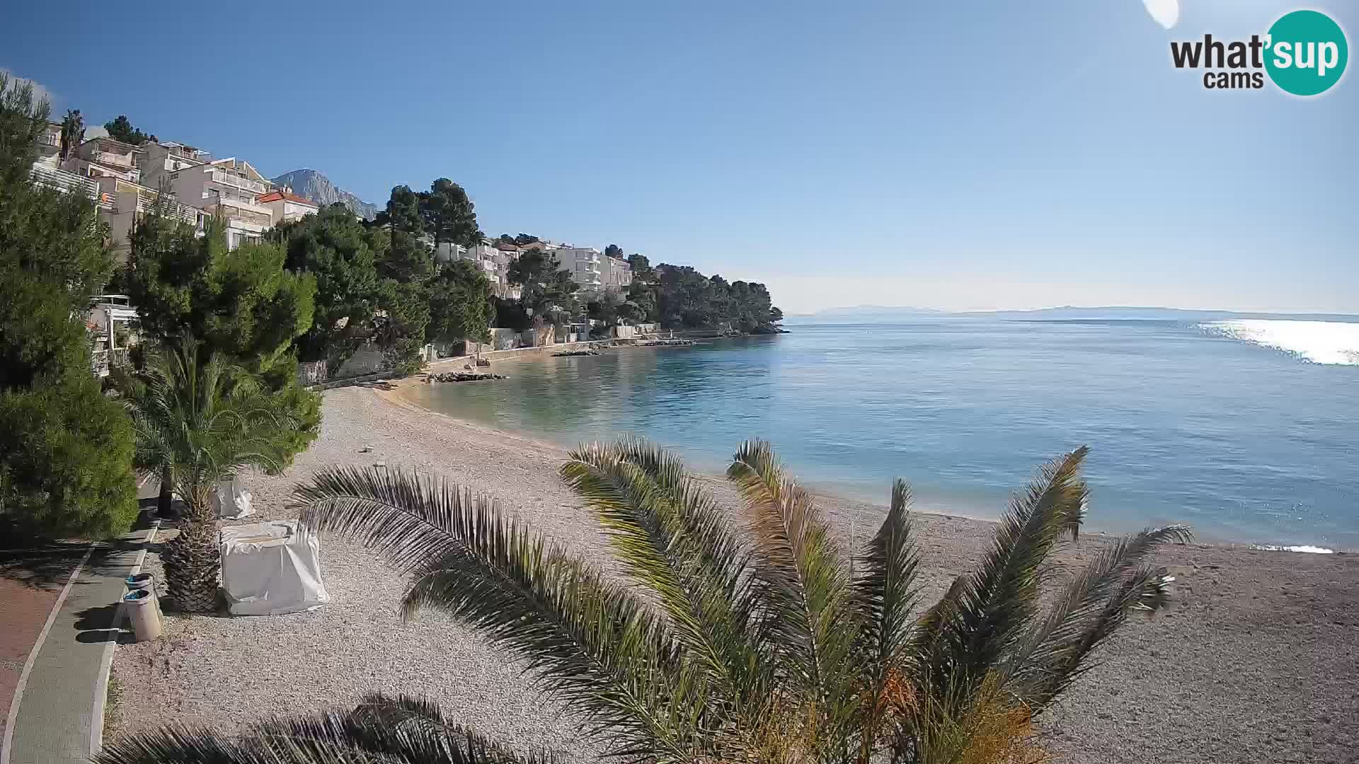 Spletna kamera Plaža Lučica Brela – Pogled v živo na Jadransko obalo
