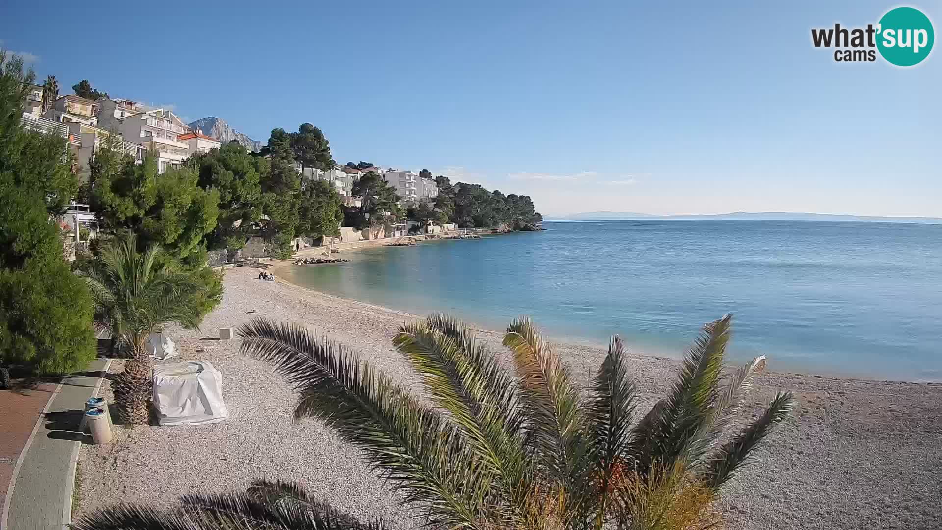 Spletna kamera Plaža Lučica Brela – Pogled v živo na Jadransko obalo