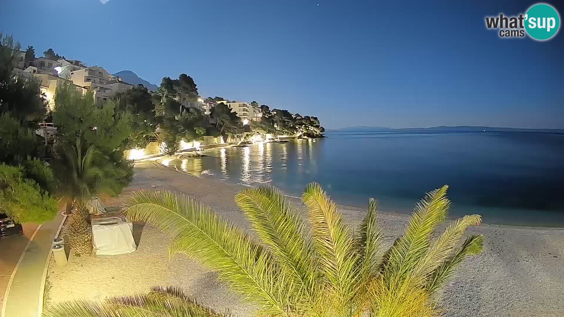 Web kamera Plaža Lučica Brela – Pogled uživo na jadransku obalu