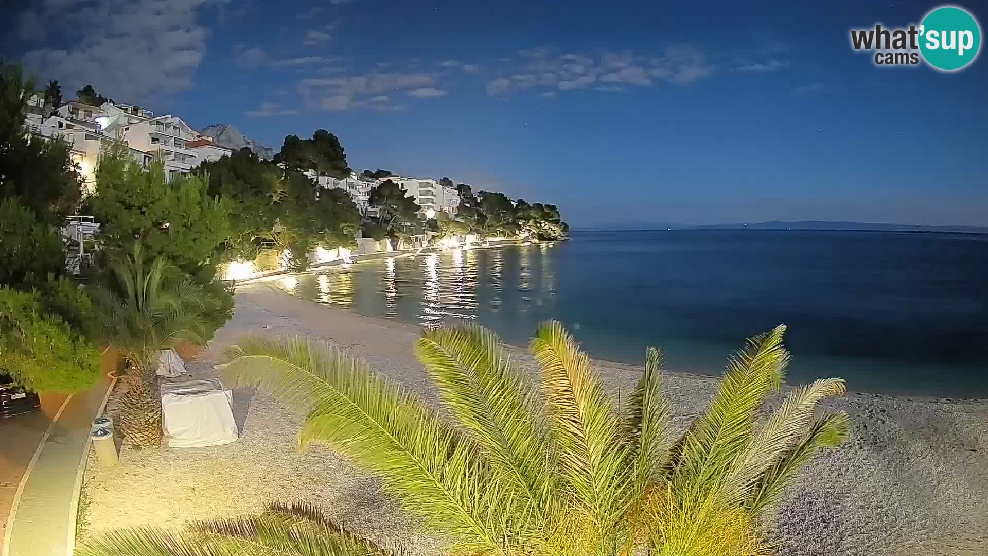 Spletna kamera Plaža Lučica Brela – Pogled v živo na Jadransko obalo