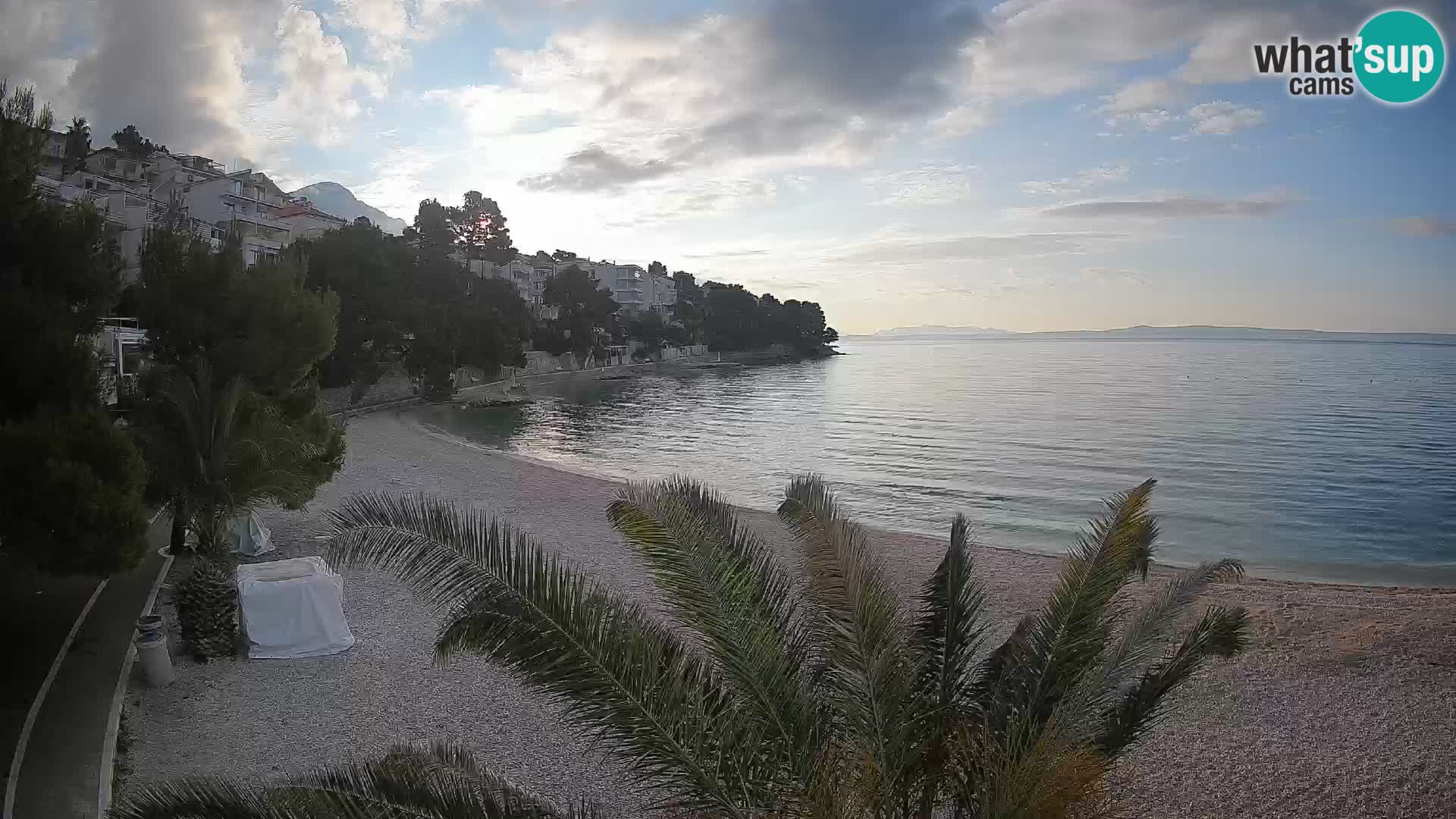 Web kamera Plaža Lučica Brela – Pogled uživo na jadransku obalu