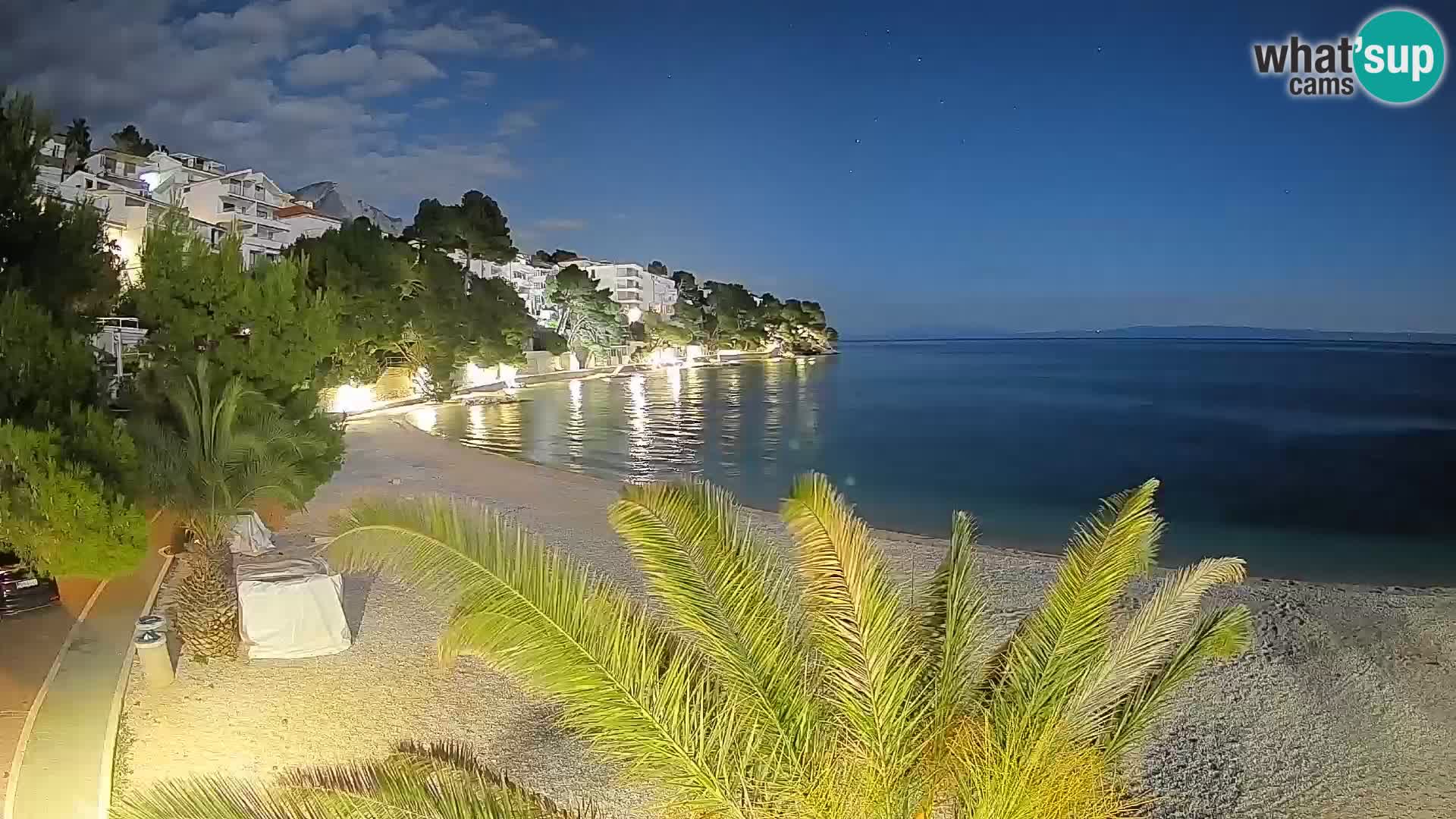 Web kamera Plaža Lučica Brela – Pogled uživo na jadransku obalu