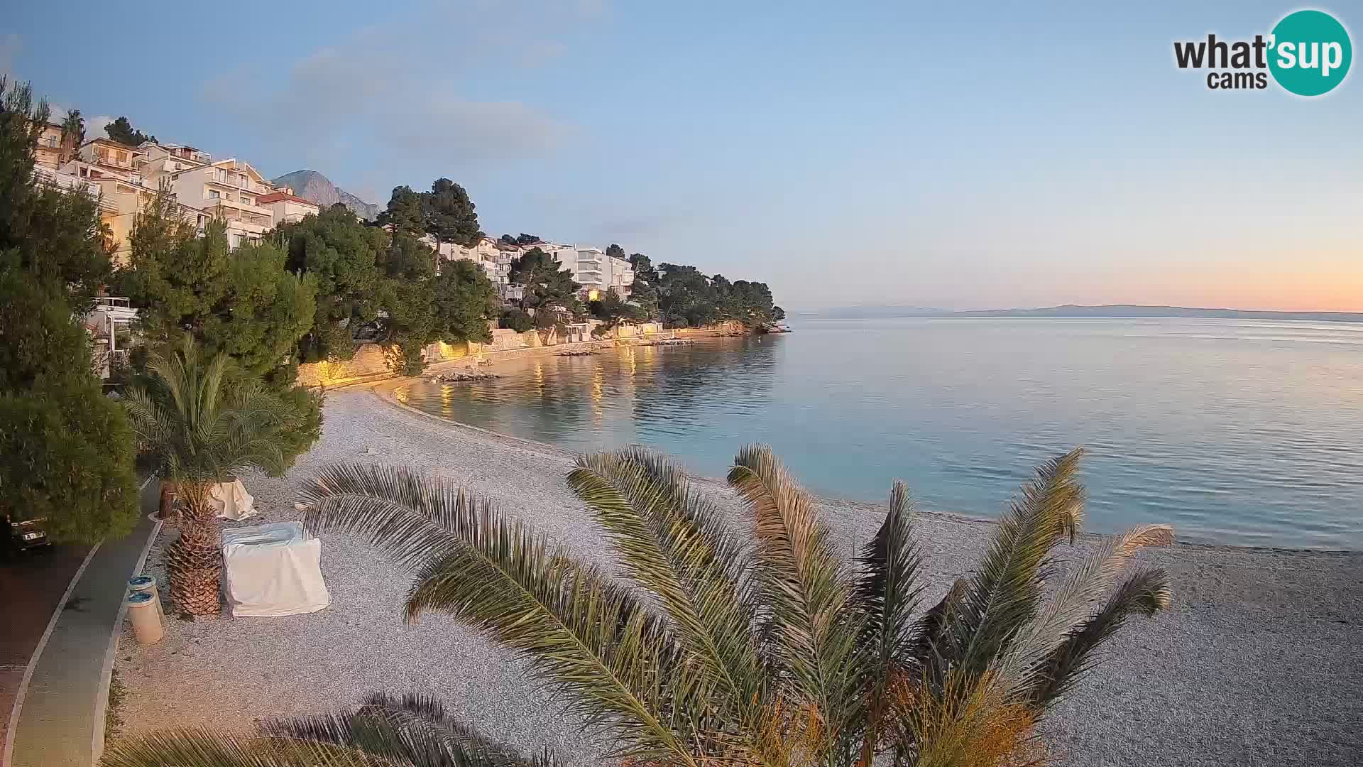 Web kamera Plaža Lučica Brela – Pogled uživo na jadransku obalu