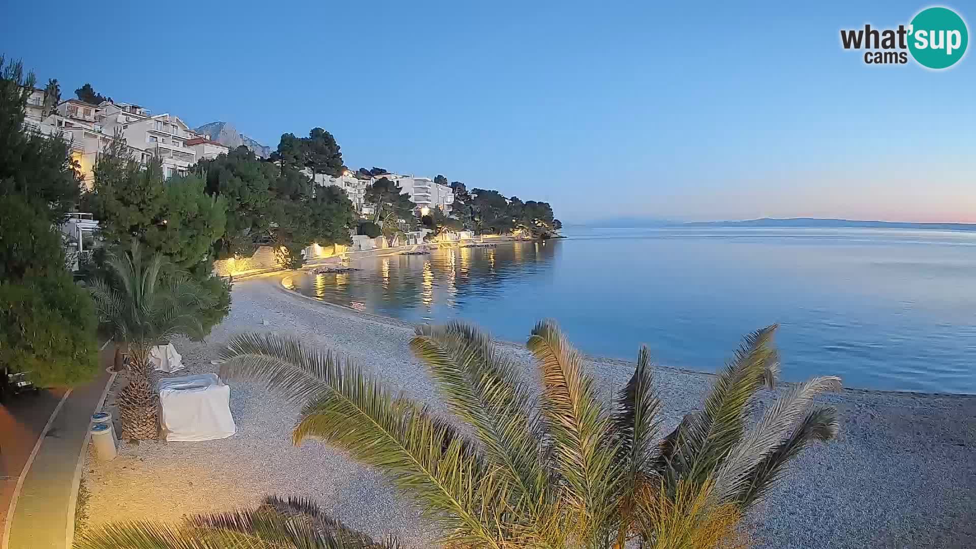 Spletna kamera Plaža Lučica Brela – Pogled v živo na Jadransko obalo