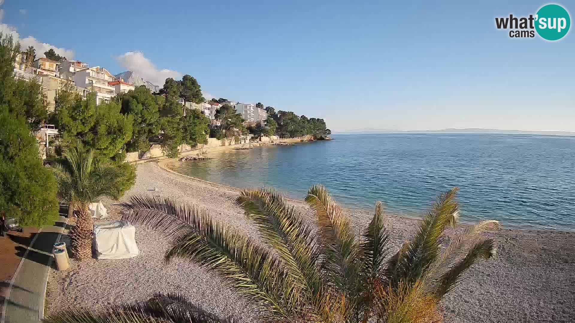 Spletna kamera Plaža Lučica Brela – Pogled v živo na Jadransko obalo