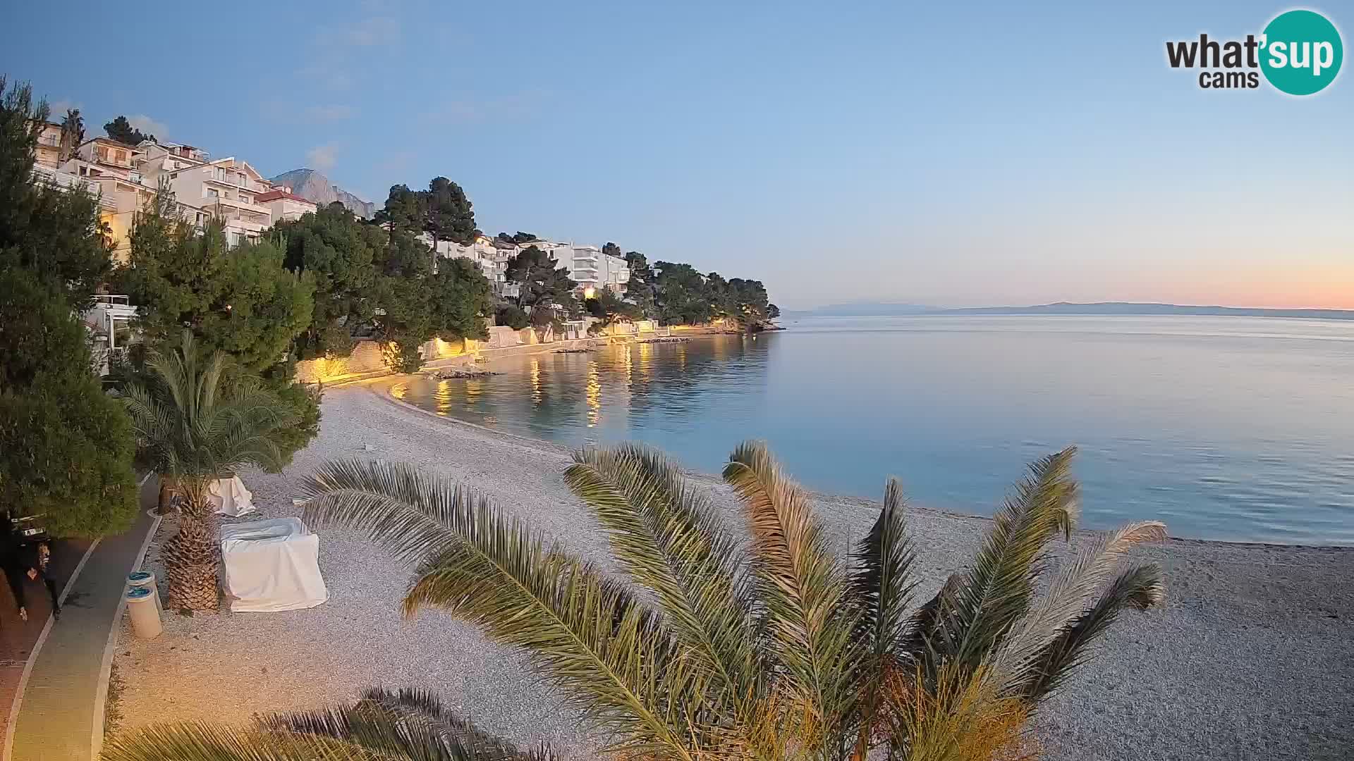 Web kamera Plaža Lučica Brela – Pogled uživo na jadransku obalu