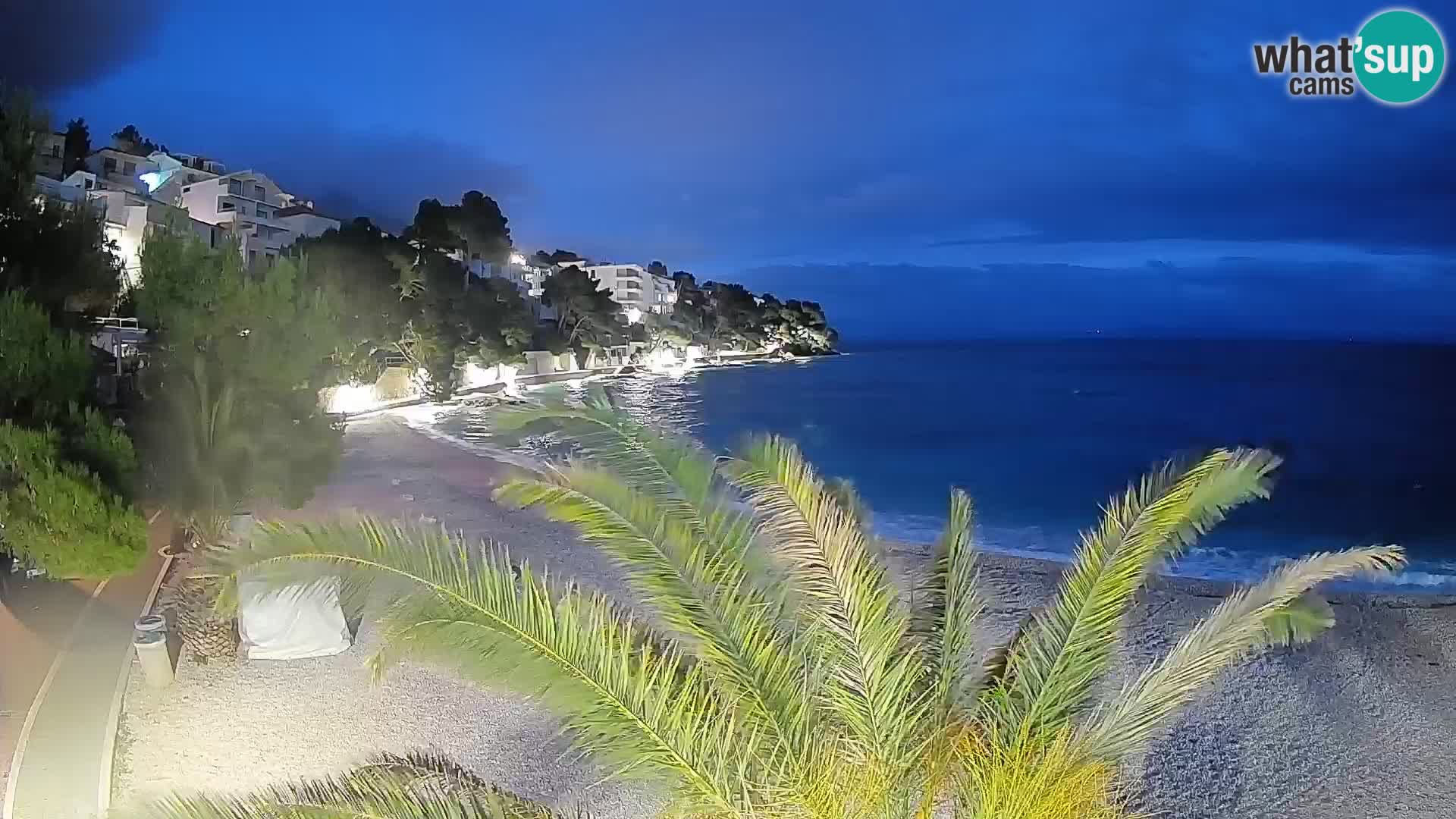 Web kamera Plaža Lučica Brela – Pogled uživo na jadransku obalu