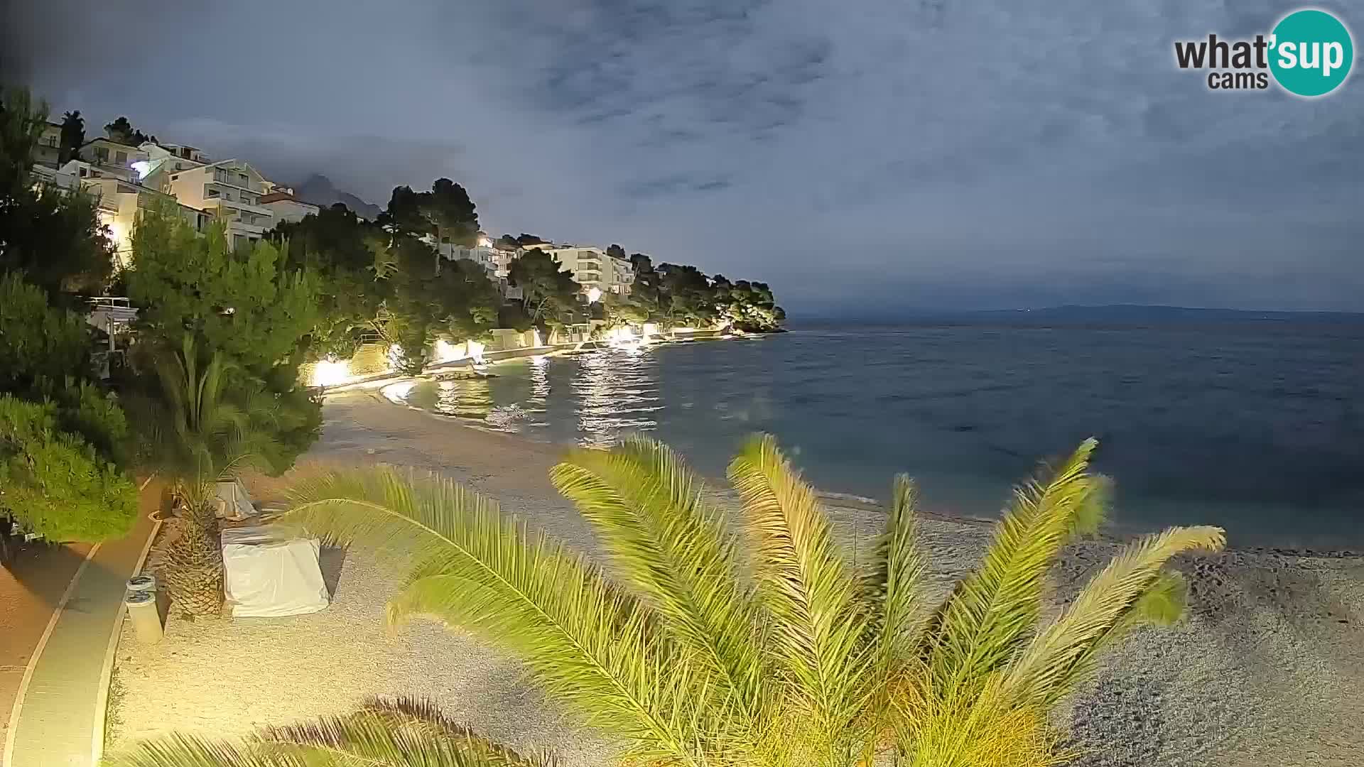 Web kamera Plaža Lučica Brela – Pogled uživo na jadransku obalu