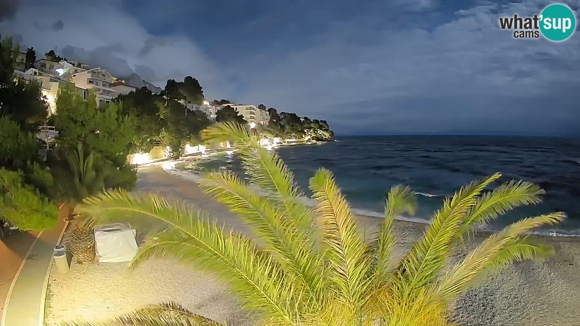 Spletna kamera Plaža Lučica Brela – Pogled v živo na Jadransko obalo