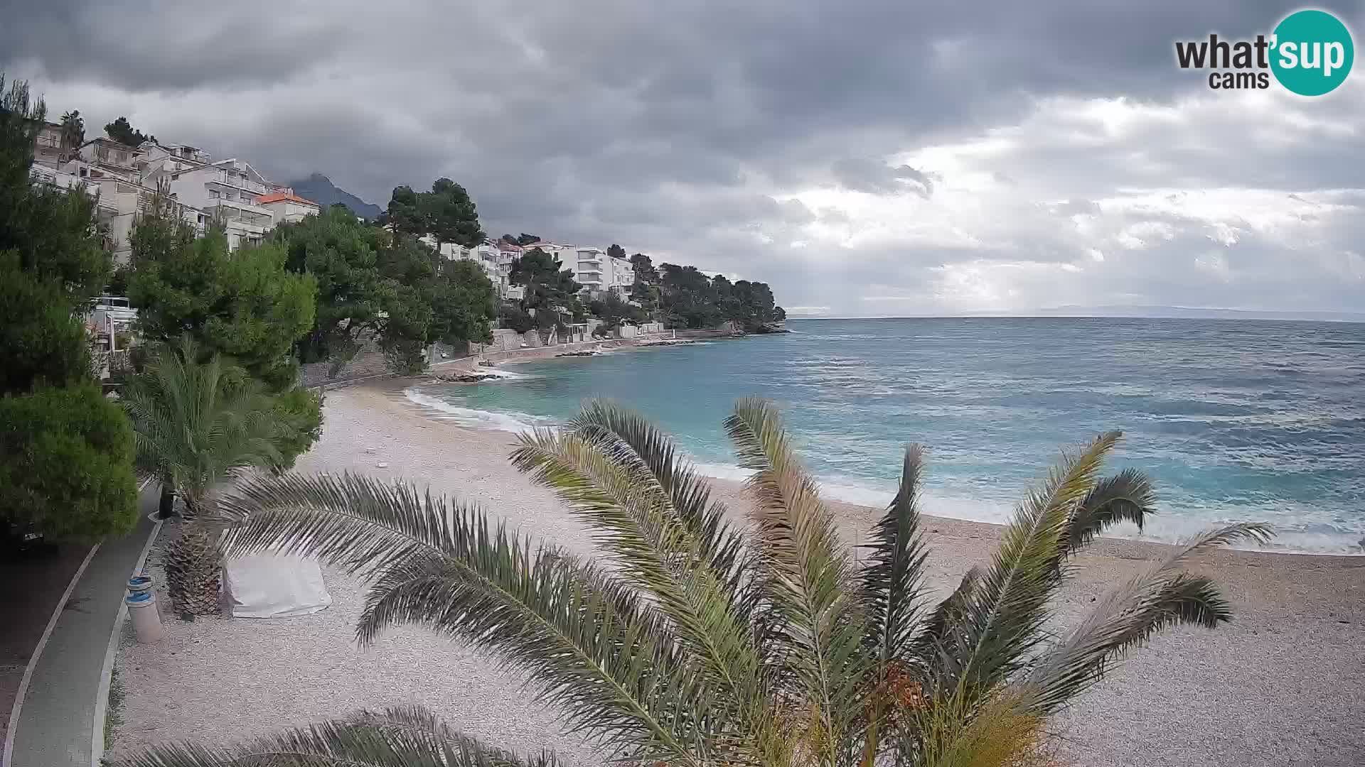 Web kamera Plaža Lučica Brela – Pogled uživo na jadransku obalu