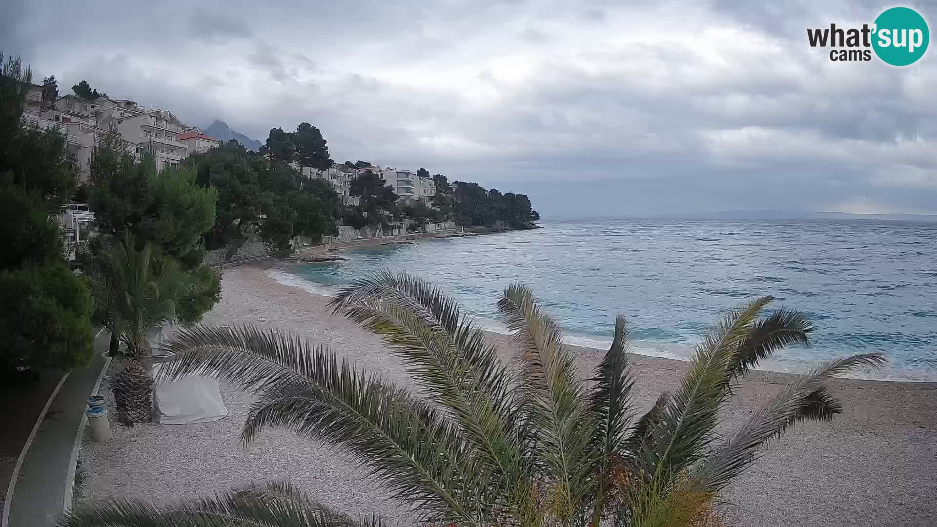 Spletna kamera Plaža Lučica Brela – Pogled v živo na Jadransko obalo