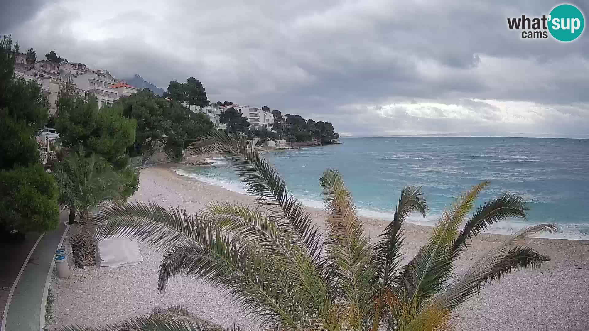 Web kamera Plaža Lučica Brela – Pogled uživo na jadransku obalu