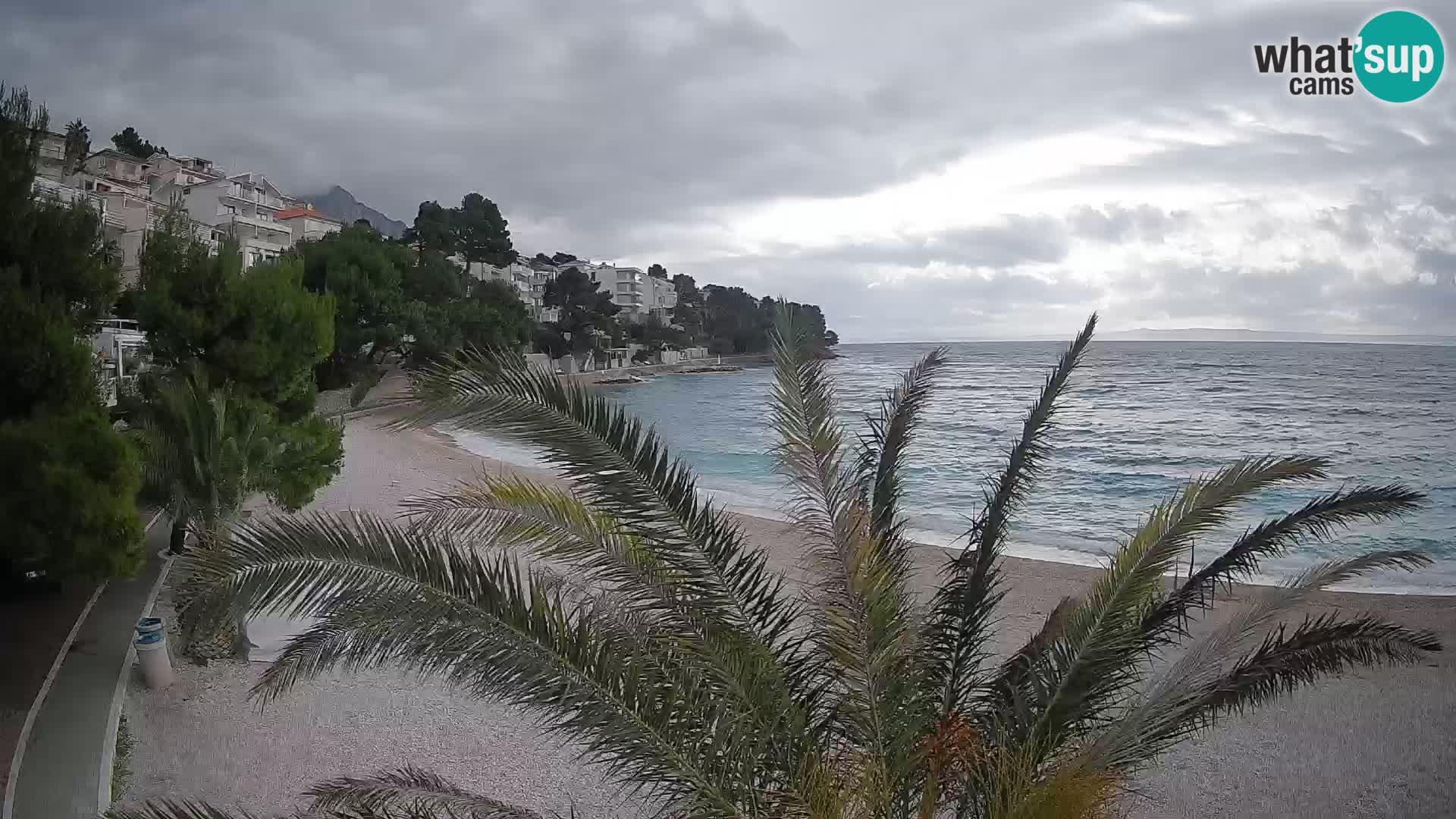 Web kamera Plaža Lučica Brela – Pogled uživo na jadransku obalu