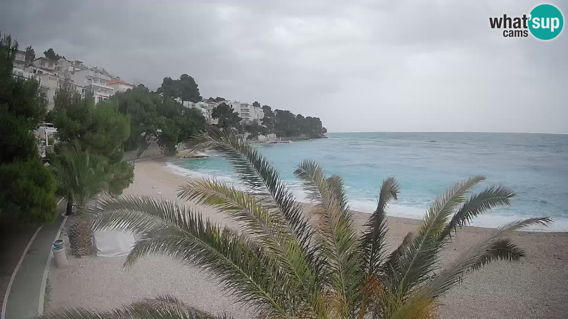 Web kamera Plaža Lučica Brela – Pogled uživo na jadransku obalu