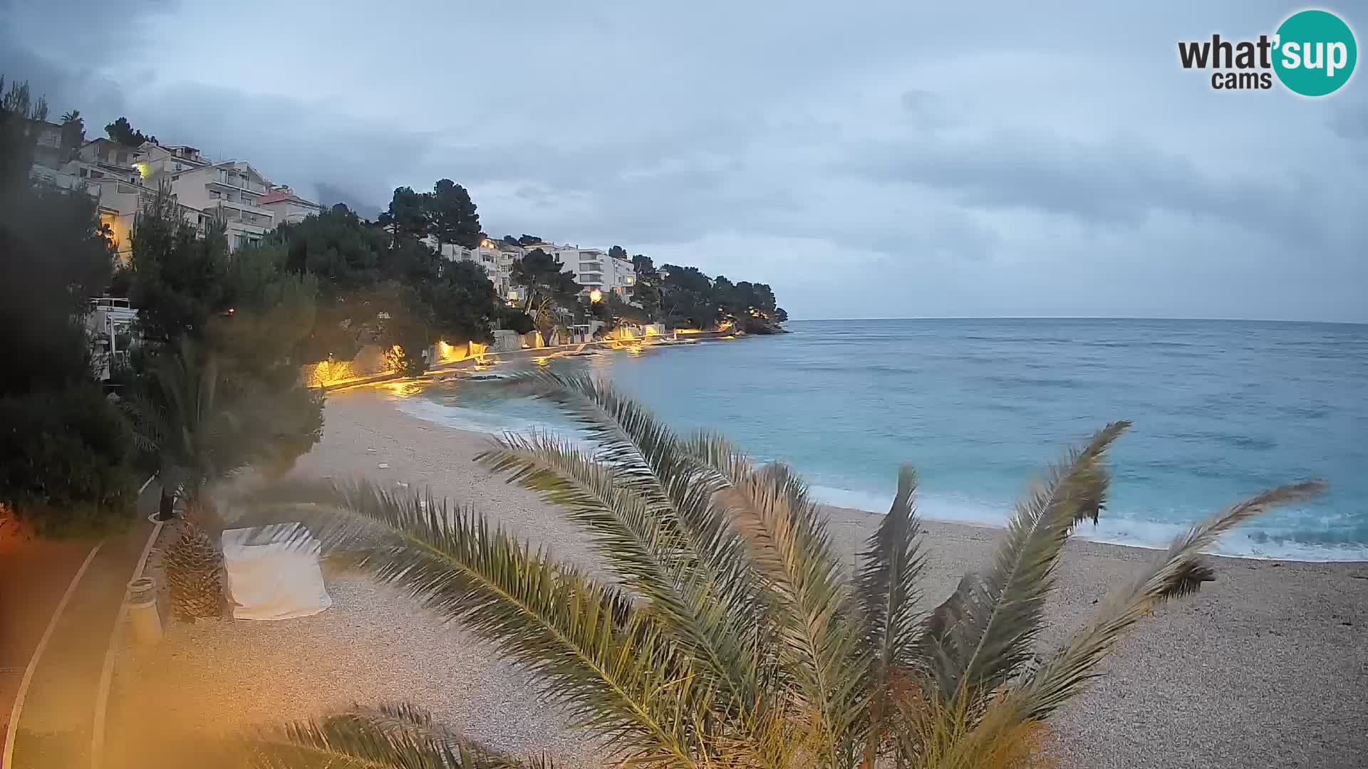 Web kamera Plaža Lučica Brela – Pogled uživo na jadransku obalu