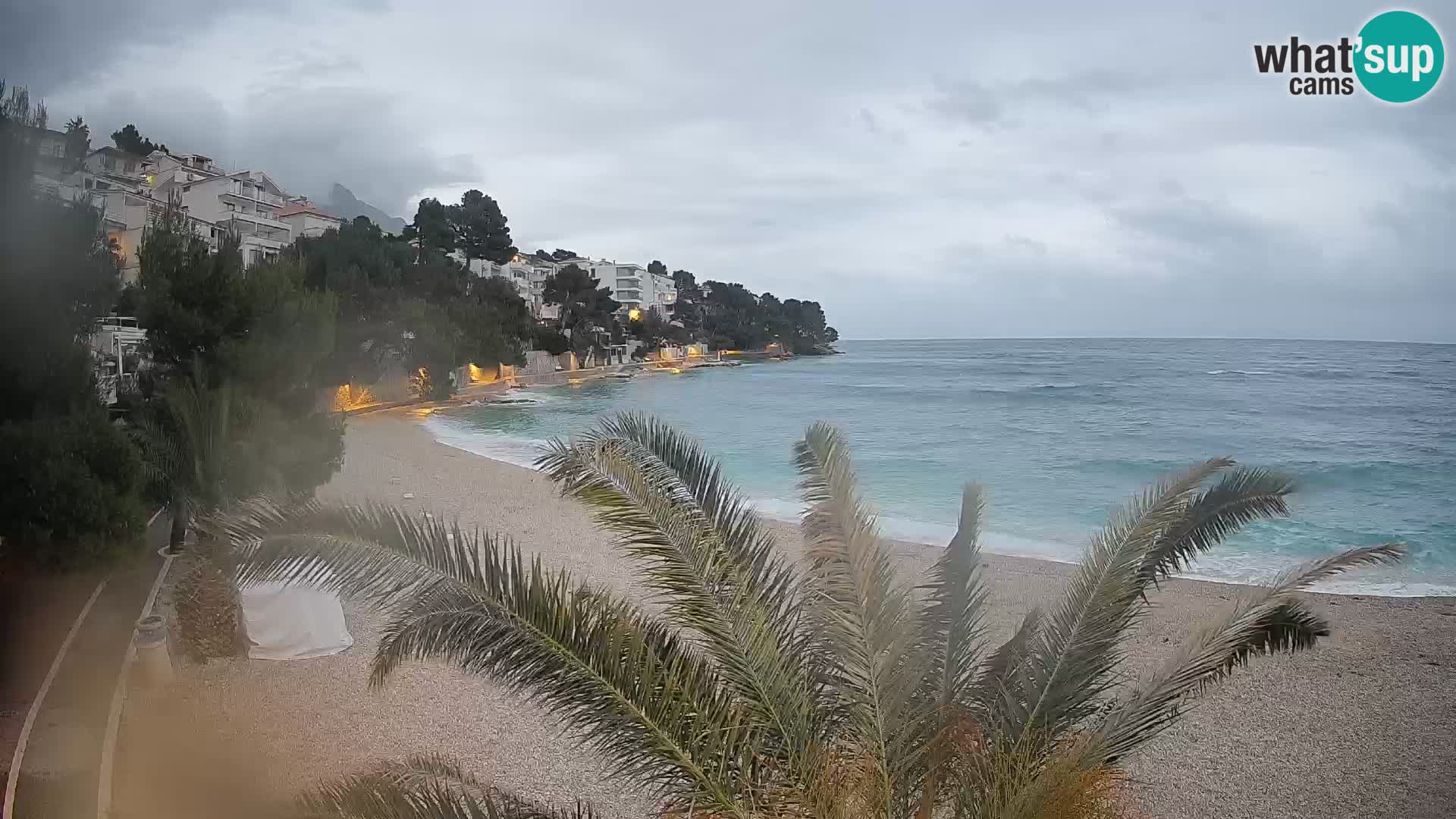 Spletna kamera Plaža Lučica Brela – Pogled v živo na Jadransko obalo