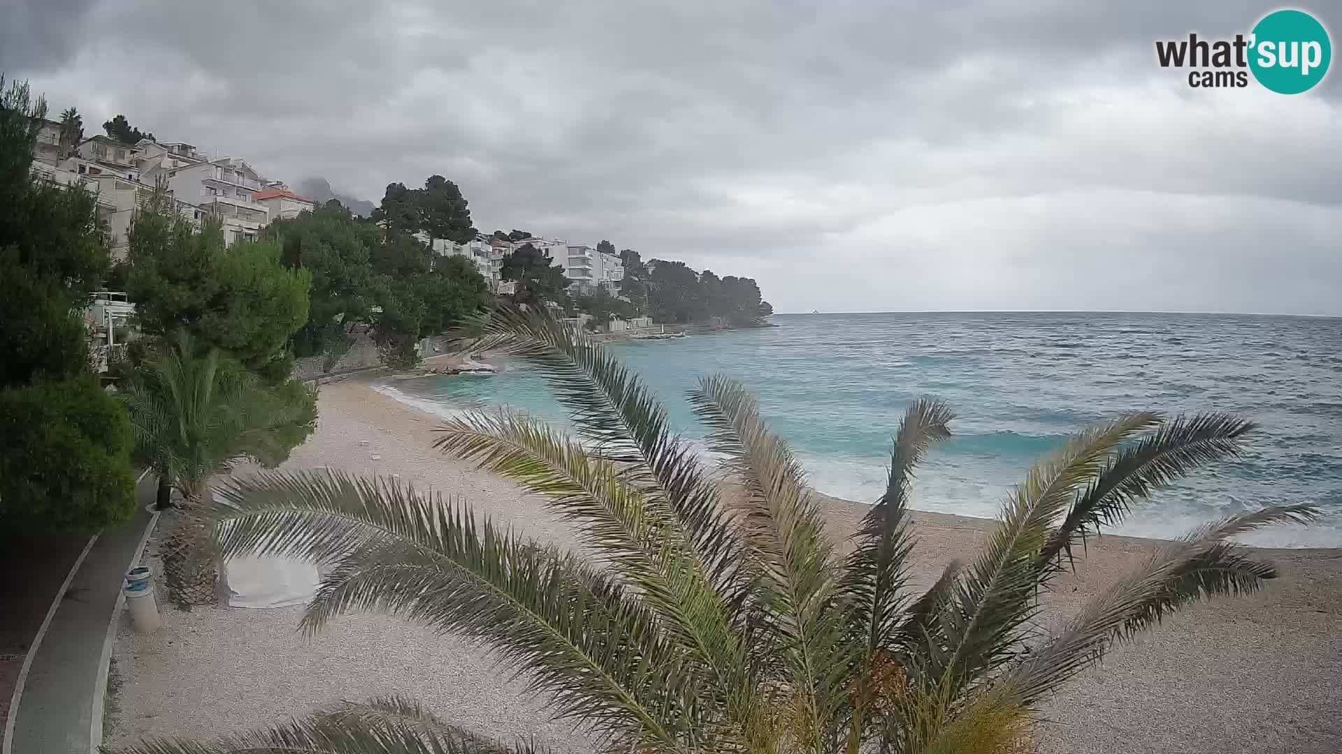 Spletna kamera Plaža Lučica Brela – Pogled v živo na Jadransko obalo