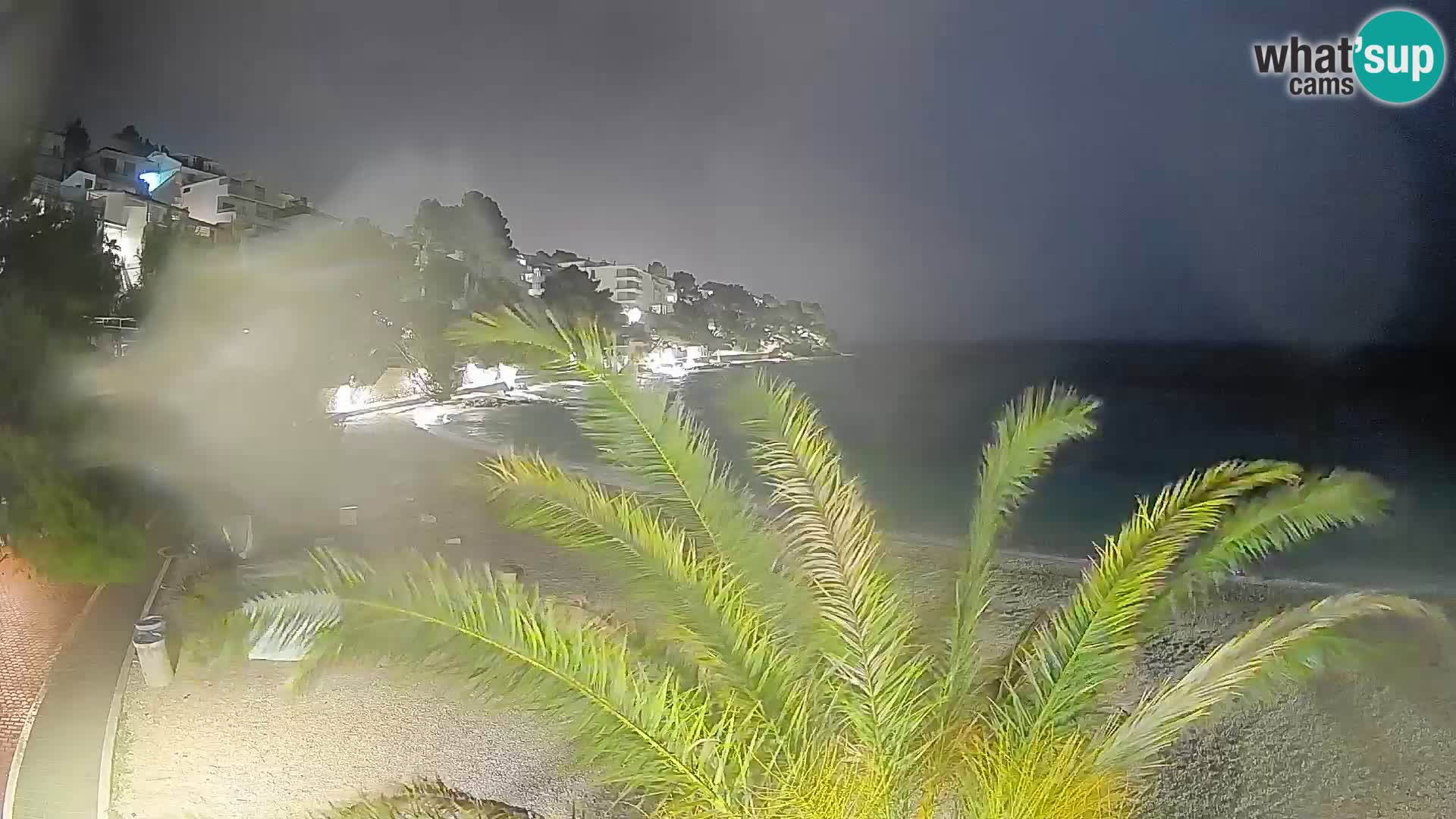 Spletna kamera Plaža Lučica Brela – Pogled v živo na Jadransko obalo