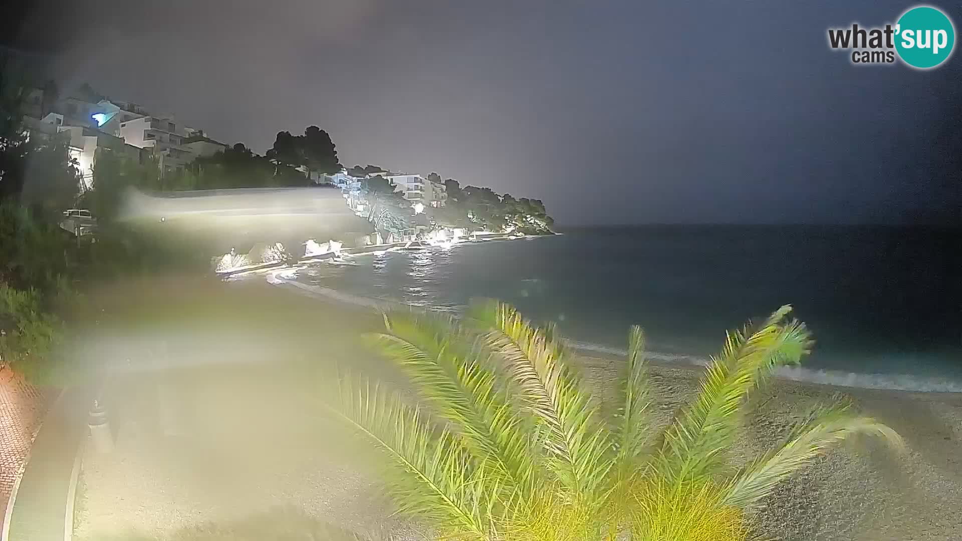 Web kamera Plaža Lučica Brela – Pogled uživo na jadransku obalu