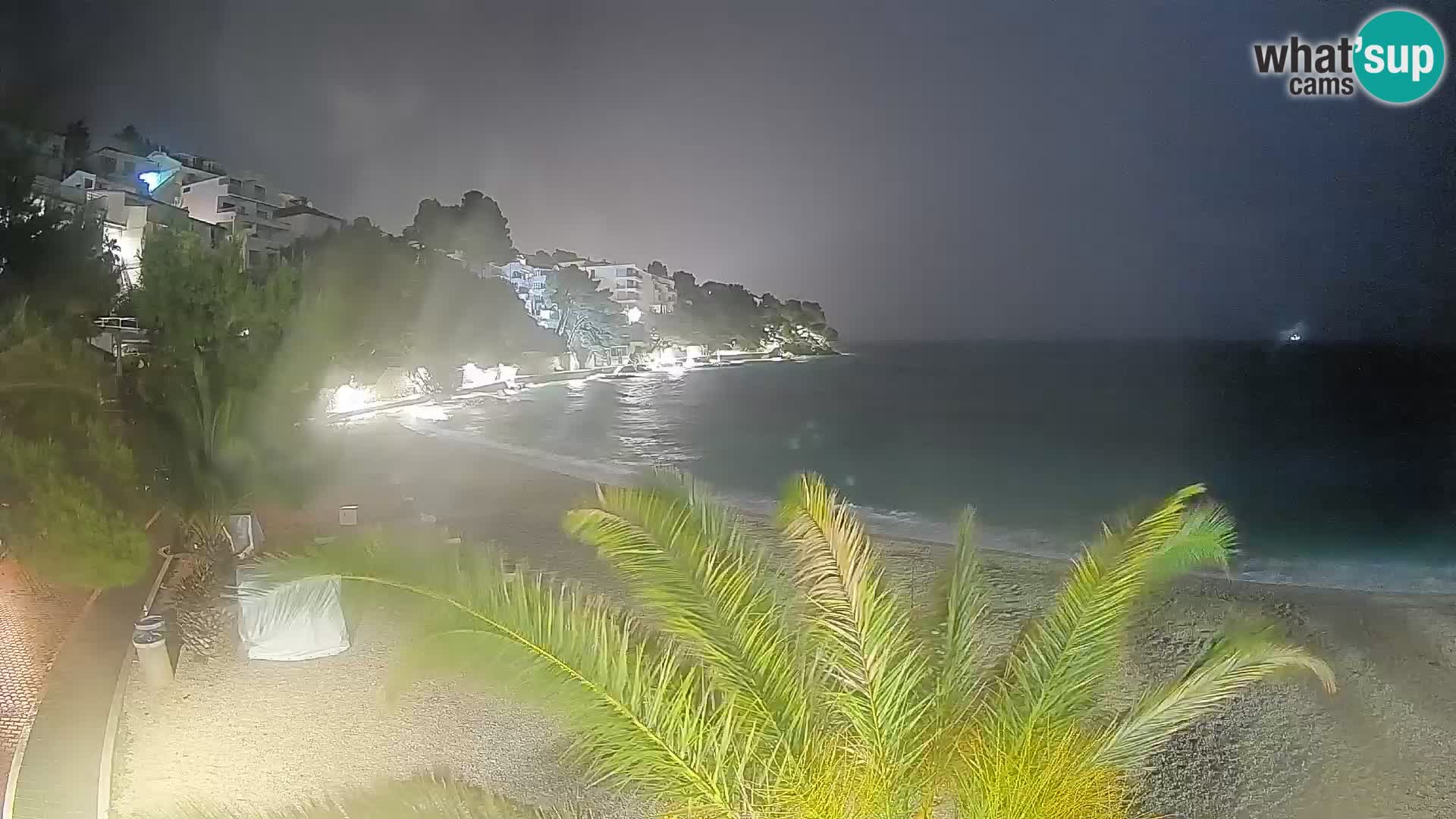 Web kamera Plaža Lučica Brela – Pogled uživo na jadransku obalu