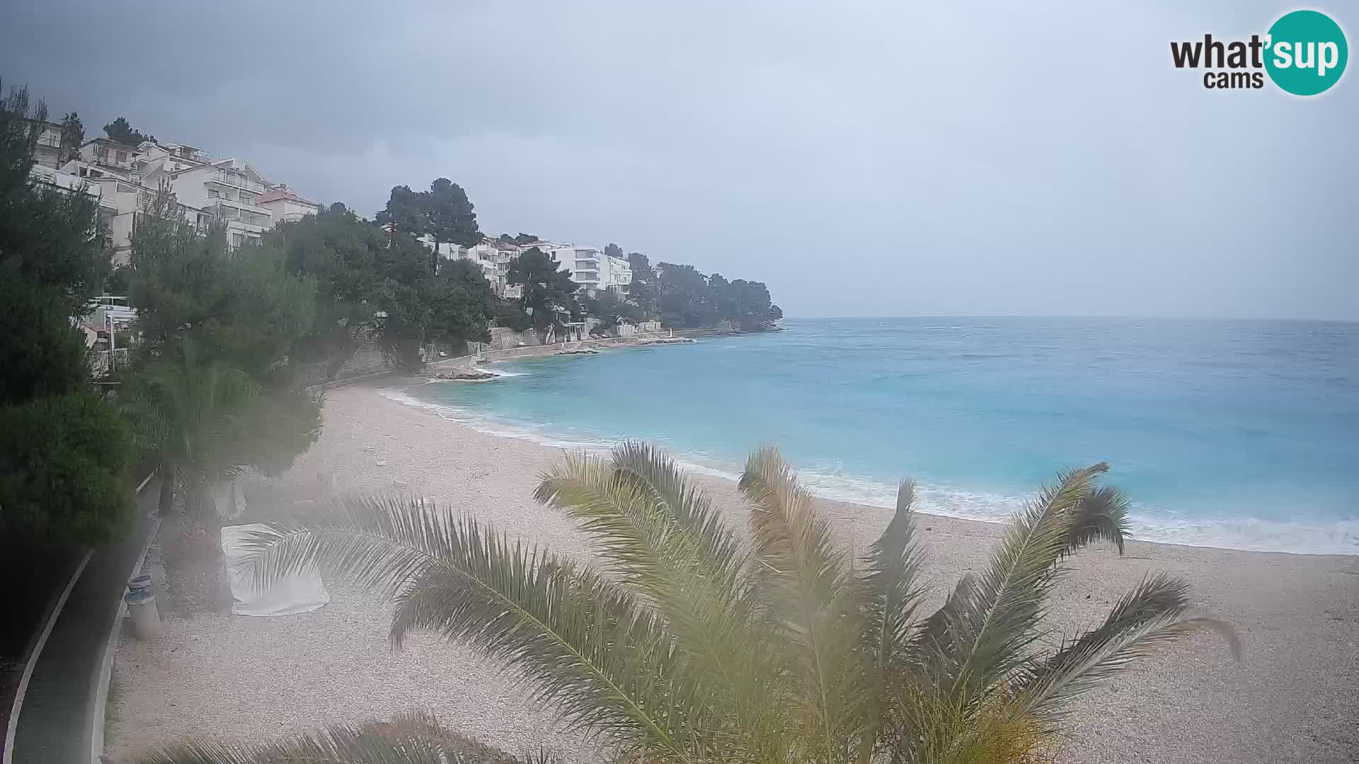 Web kamera Plaža Lučica Brela – Pogled uživo na jadransku obalu