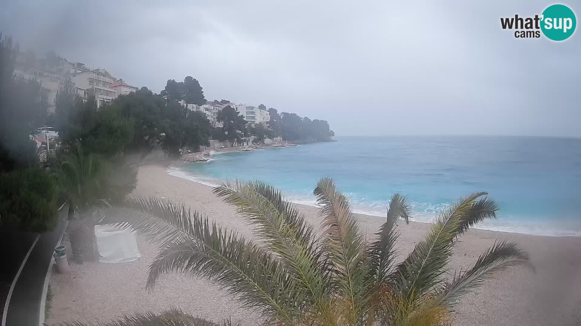 Spletna kamera Plaža Lučica Brela – Pogled v živo na Jadransko obalo