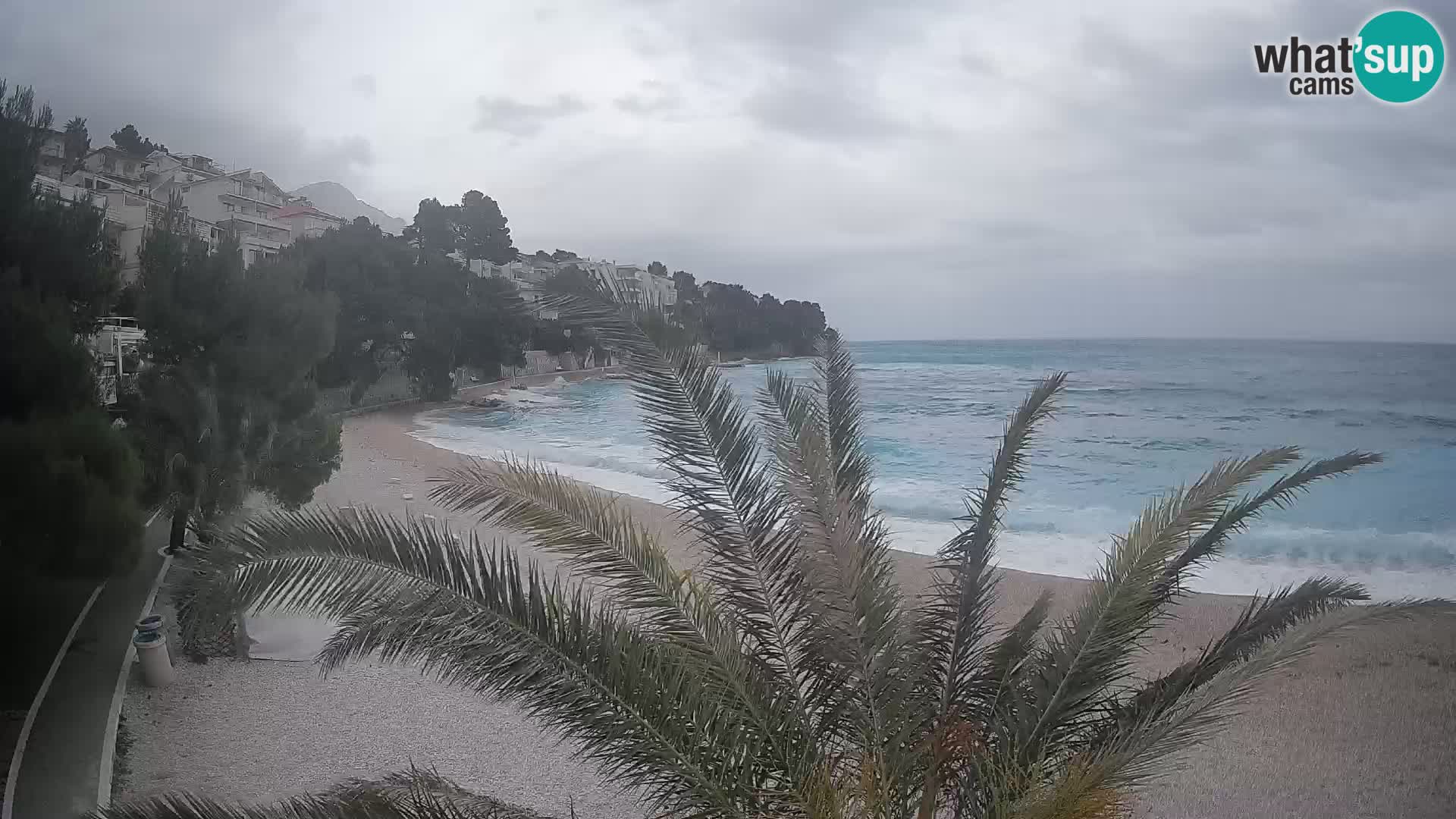 Spletna kamera Plaža Lučica Brela – Pogled v živo na Jadransko obalo