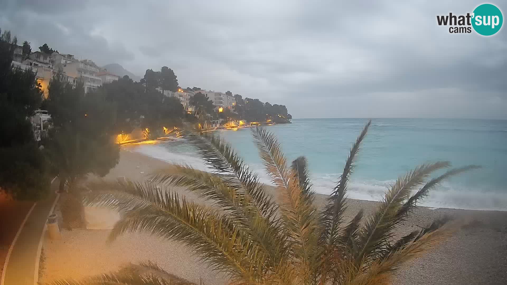 Spletna kamera Plaža Lučica Brela – Pogled v živo na Jadransko obalo