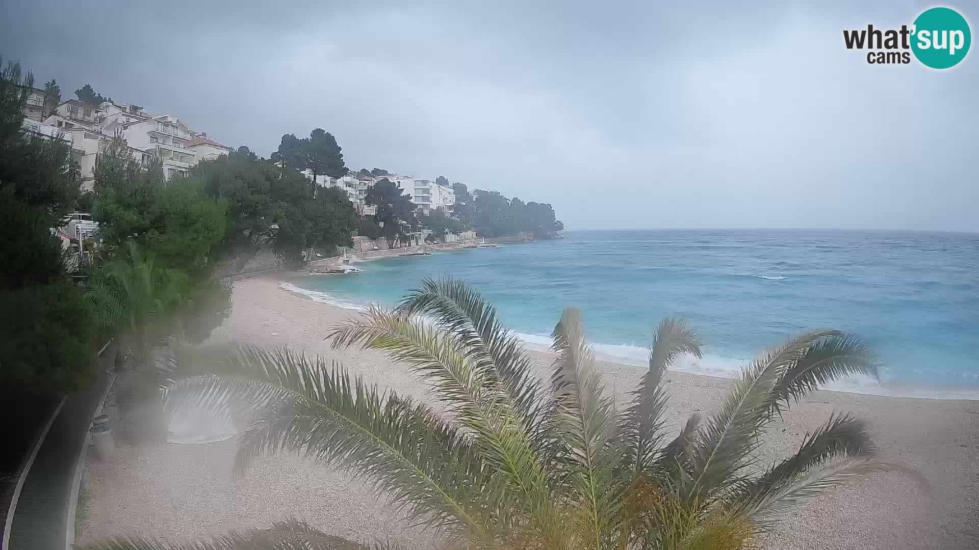 Web kamera Plaža Lučica Brela – Pogled uživo na jadransku obalu