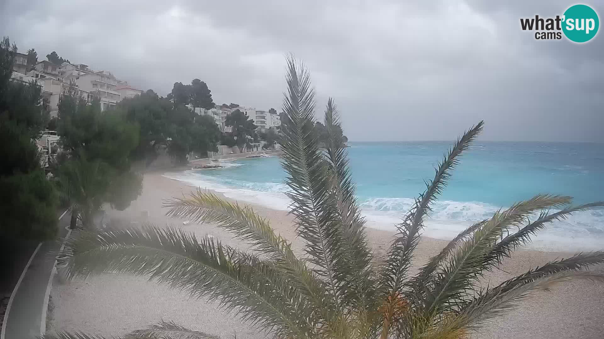 Spletna kamera Plaža Lučica Brela – Pogled v živo na Jadransko obalo
