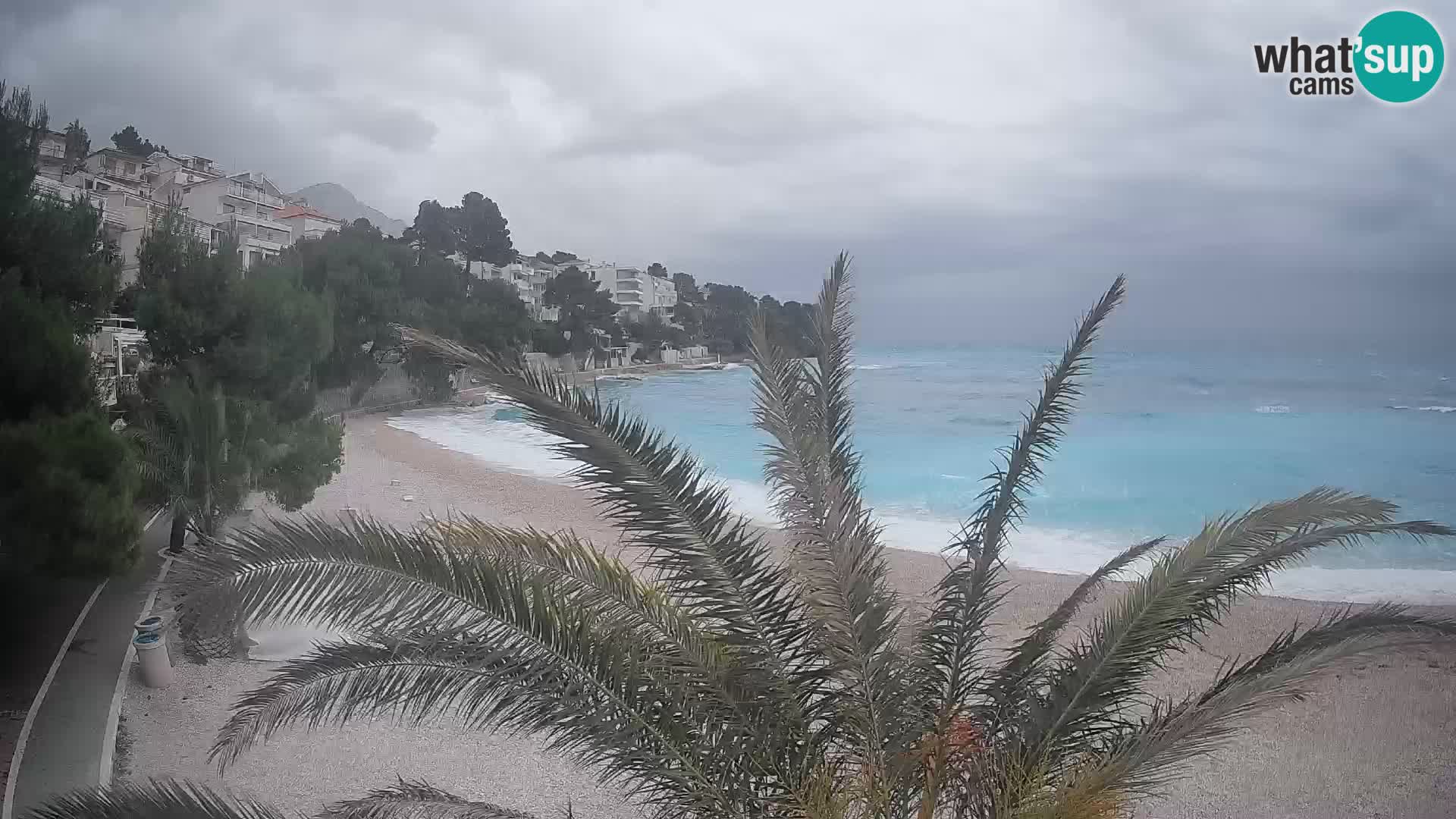 Web kamera Plaža Lučica Brela – Pogled uživo na jadransku obalu