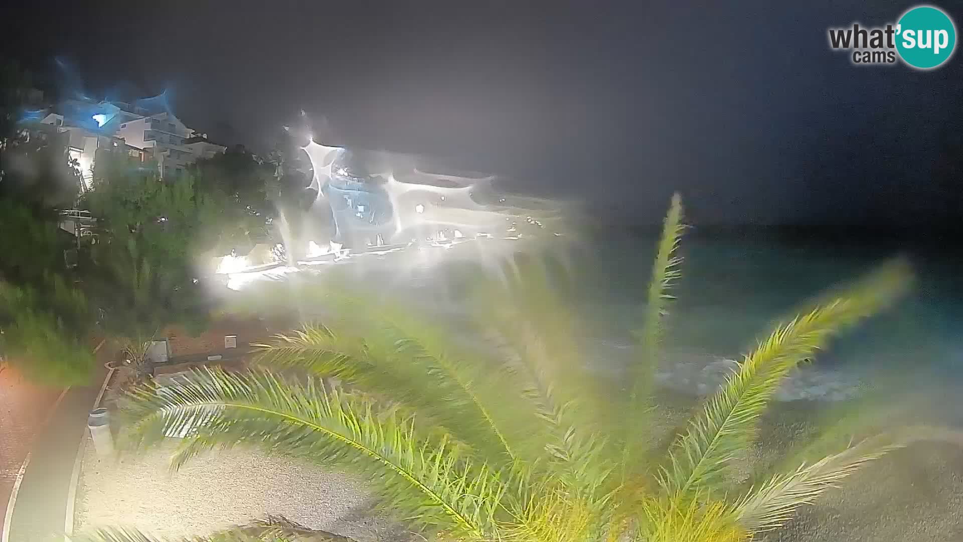 Web kamera Plaža Lučica Brela – Pogled uživo na jadransku obalu