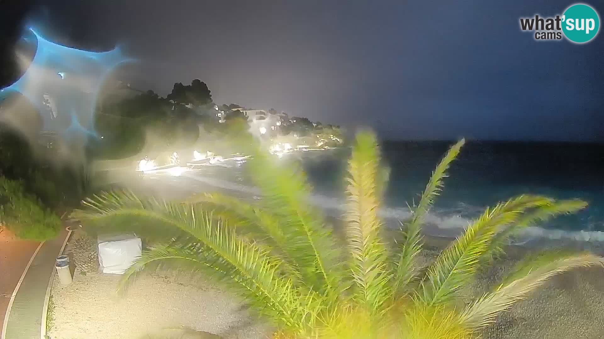 Web kamera Plaža Lučica Brela – Pogled uživo na jadransku obalu