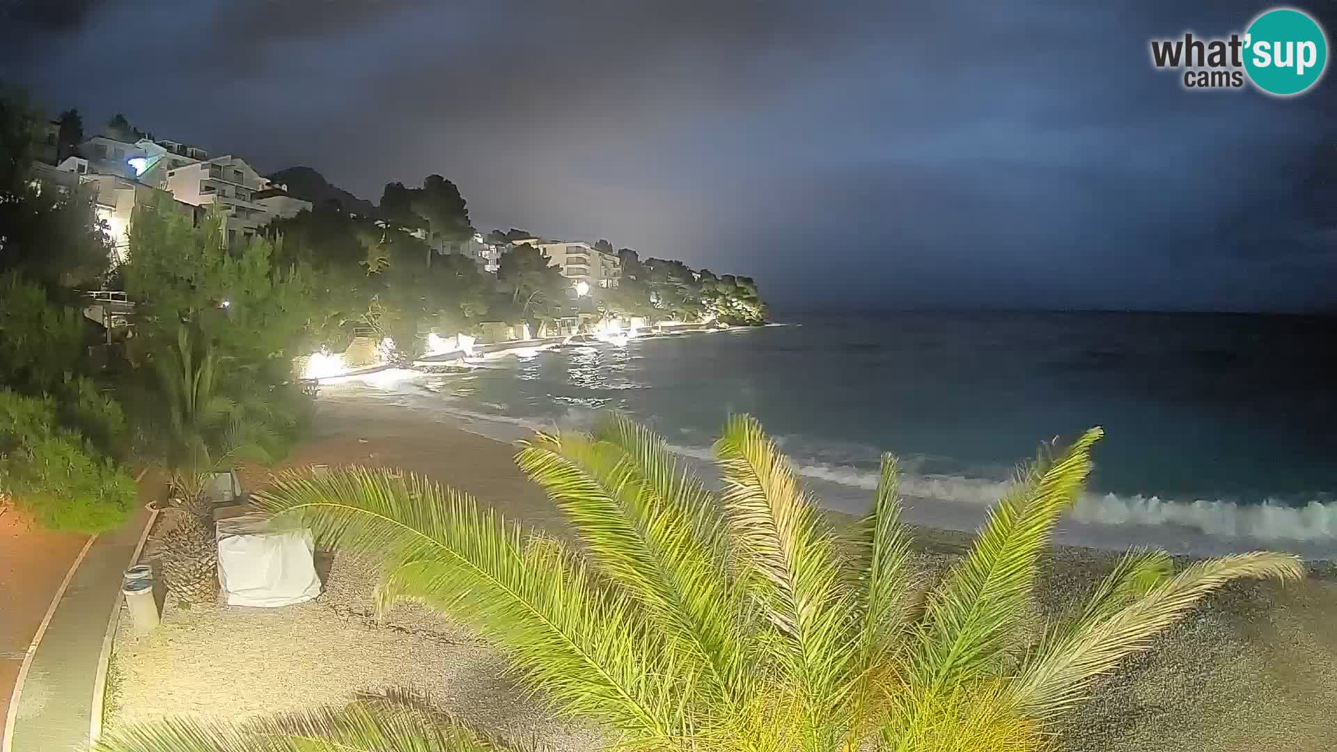 Web kamera Plaža Lučica Brela – Pogled uživo na jadransku obalu