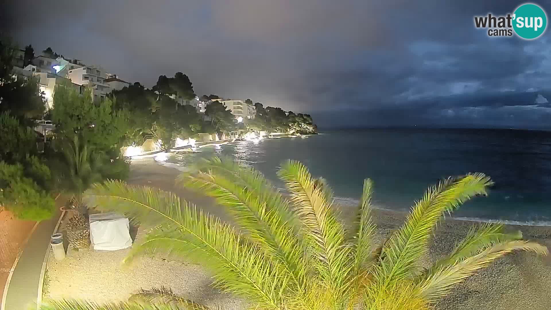 Spletna kamera Plaža Lučica Brela – Pogled v živo na Jadransko obalo